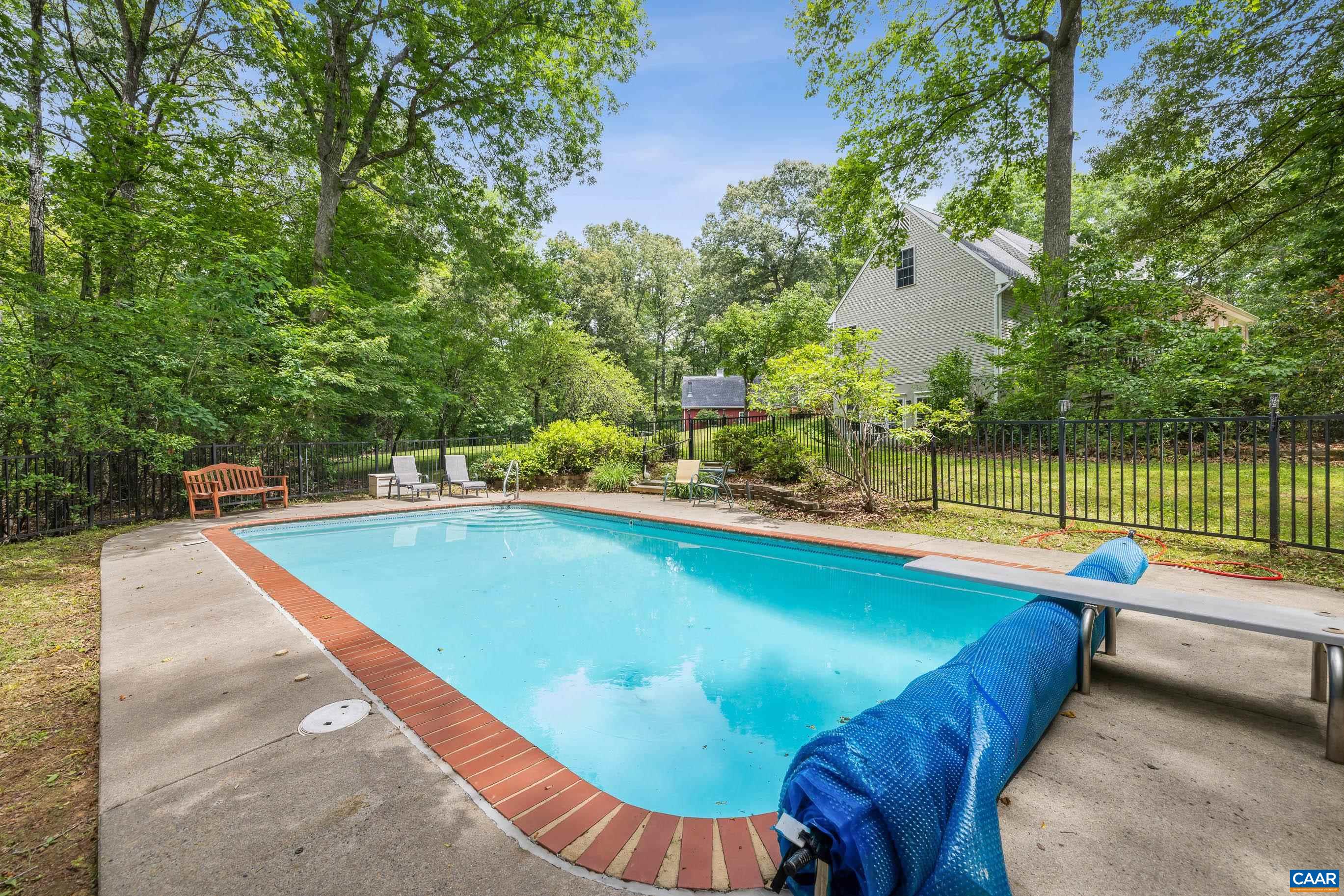 582 SPRING HILL DR