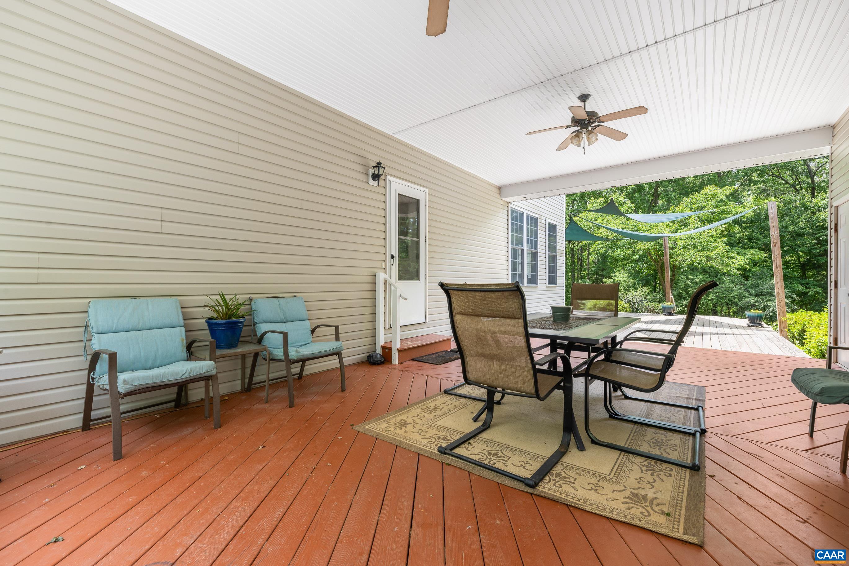582 SPRING HILL DR