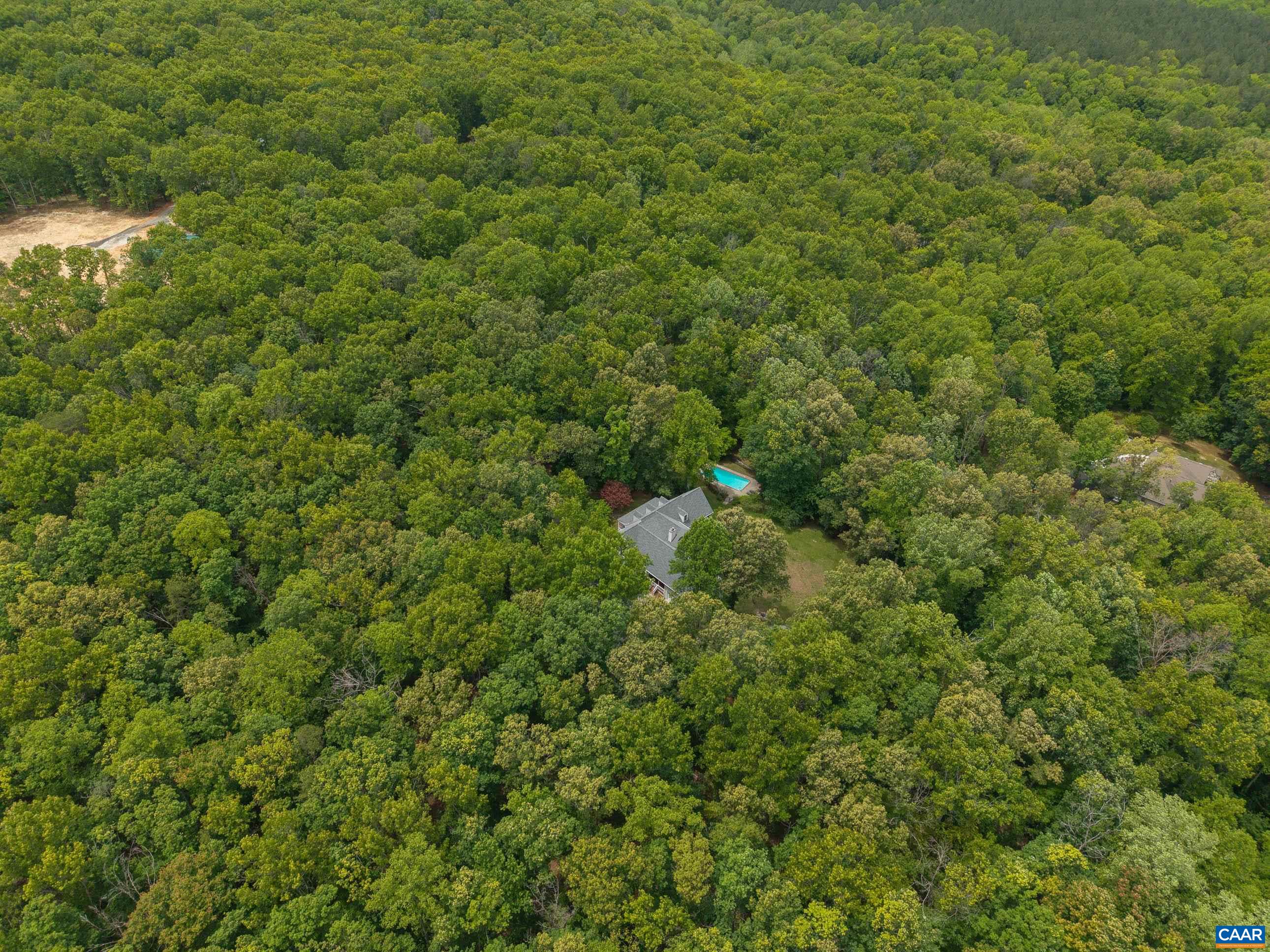 582 SPRING HILL DR