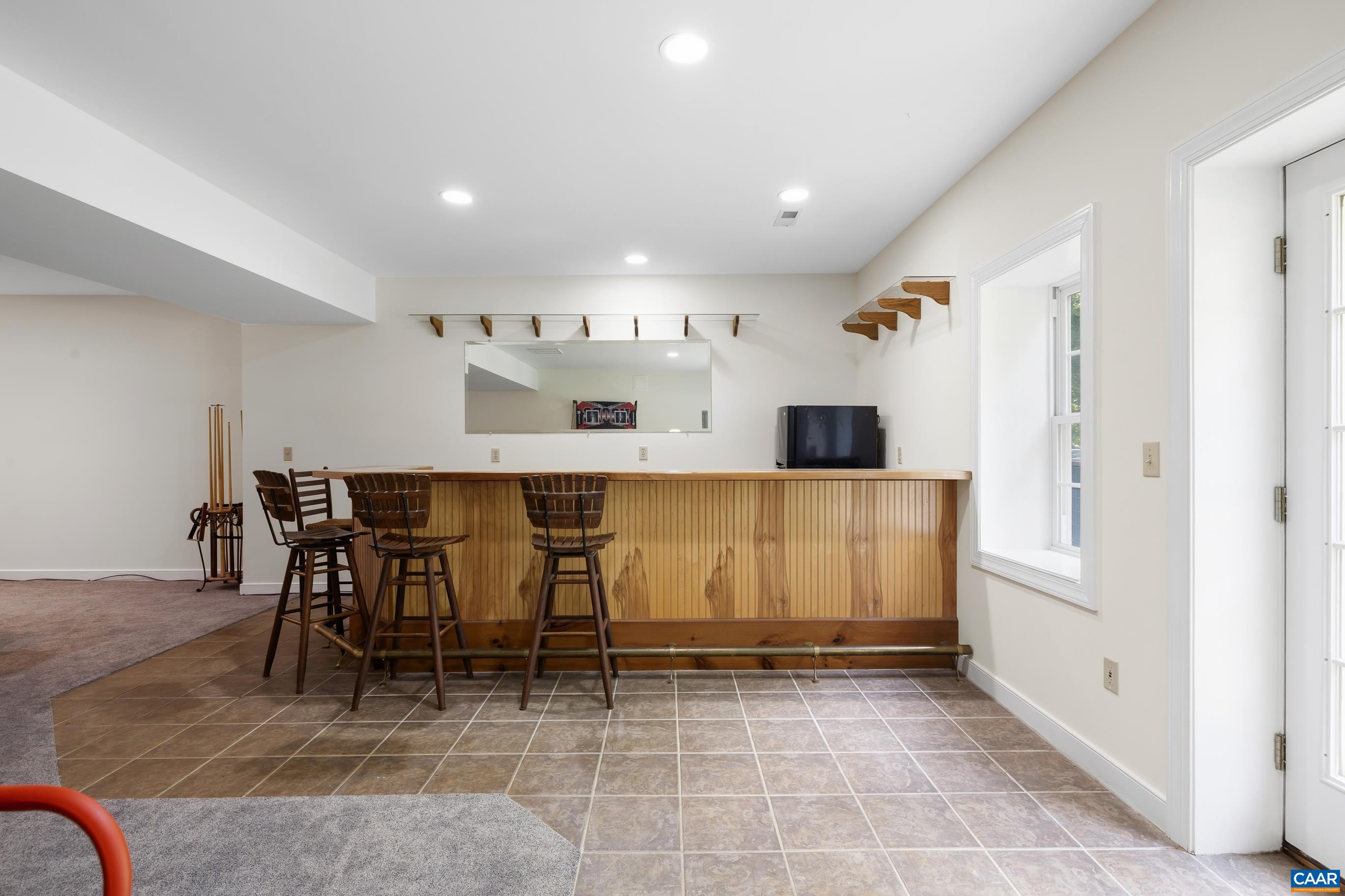 582 SPRING HILL DR