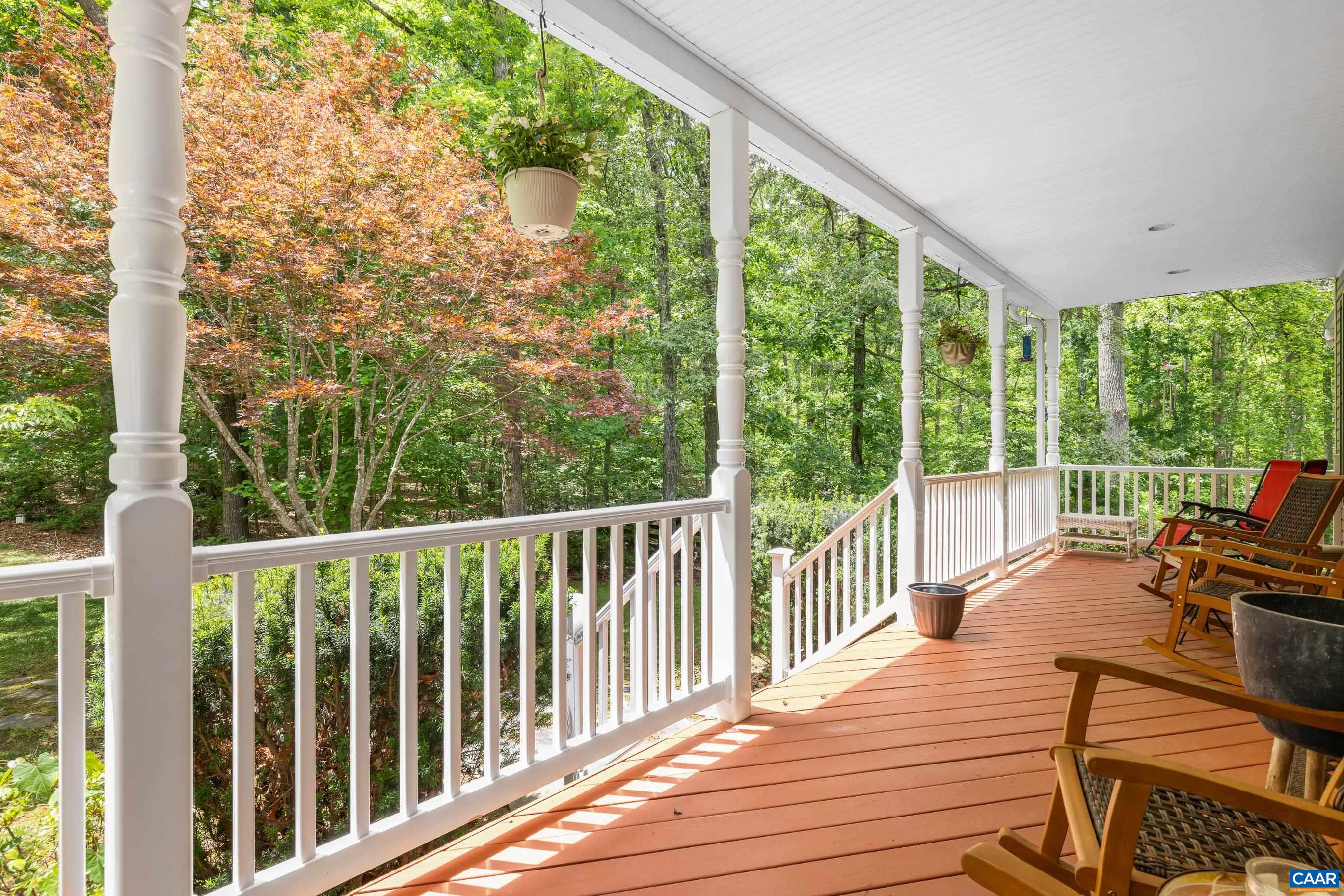 582 SPRING HILL DR