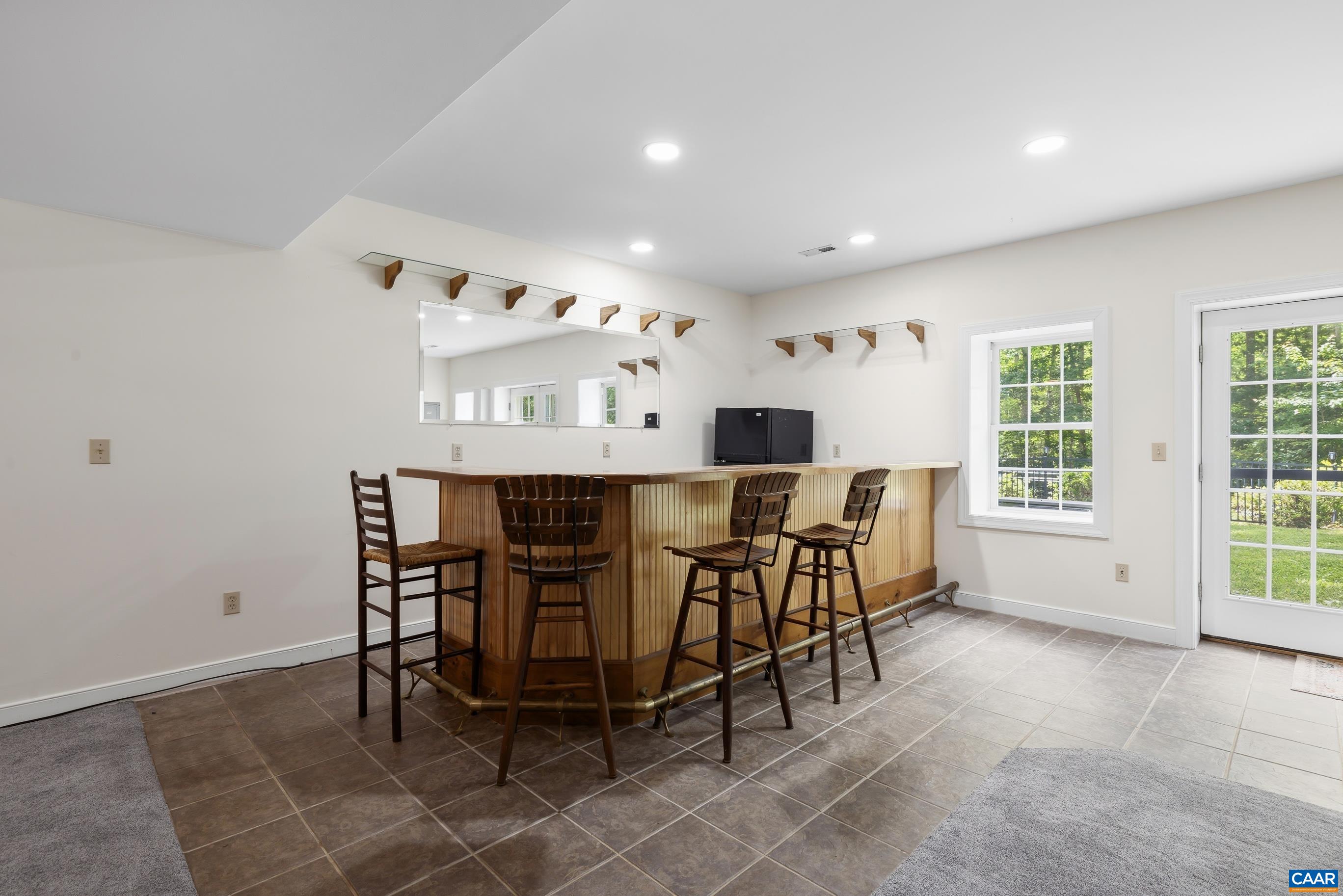 582 SPRING HILL DR