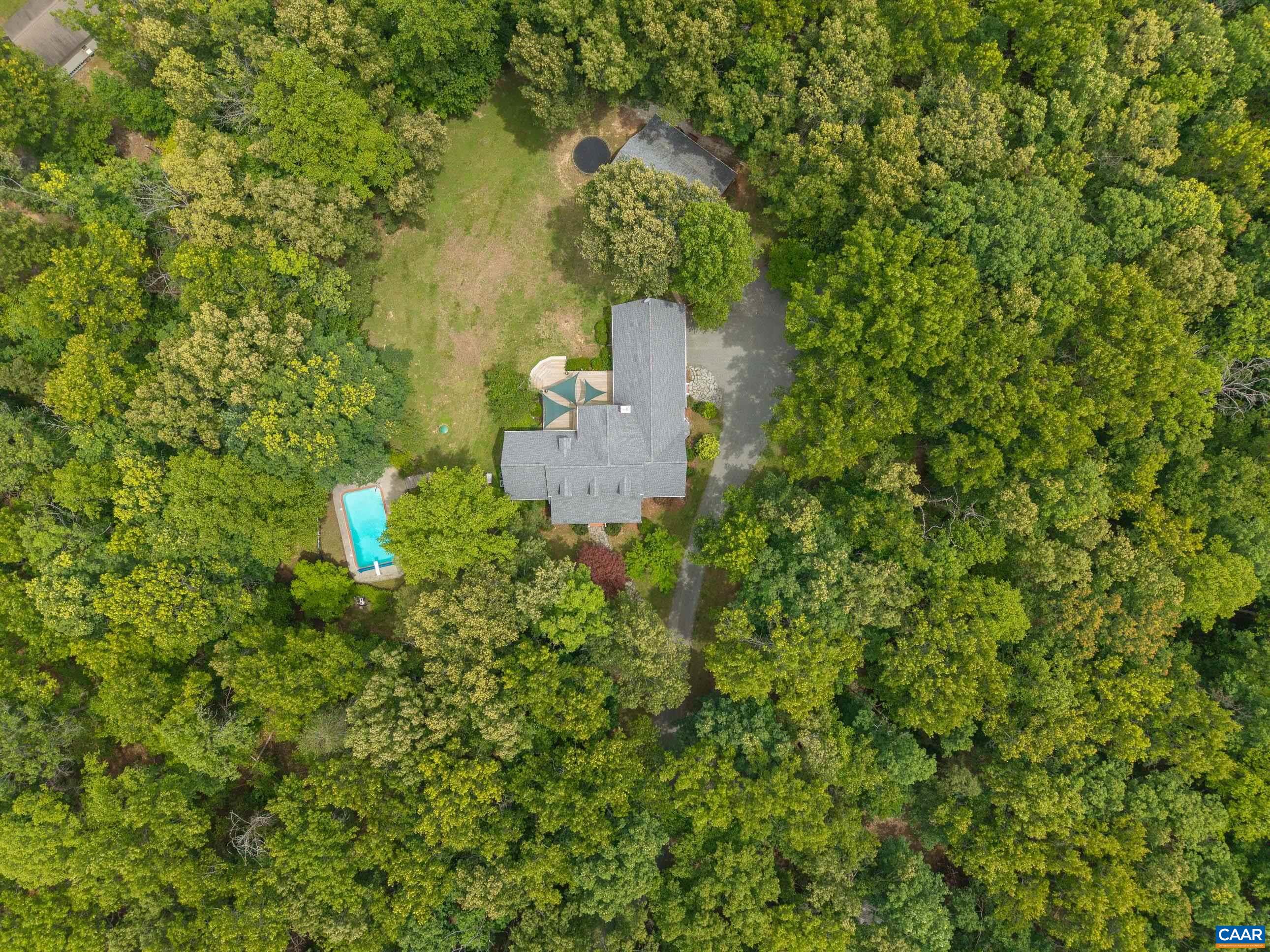 582 SPRING HILL DR