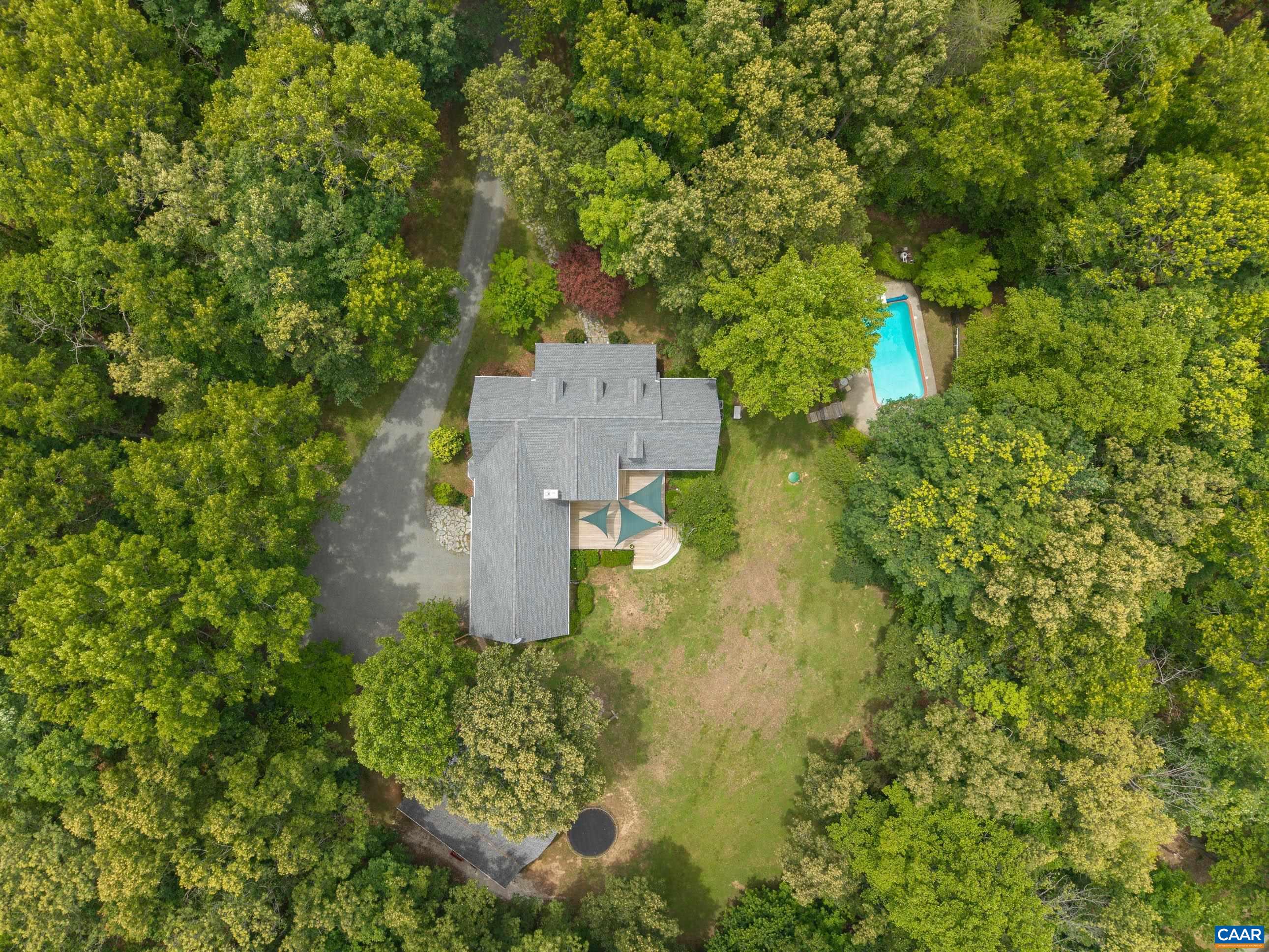 582 SPRING HILL DR
