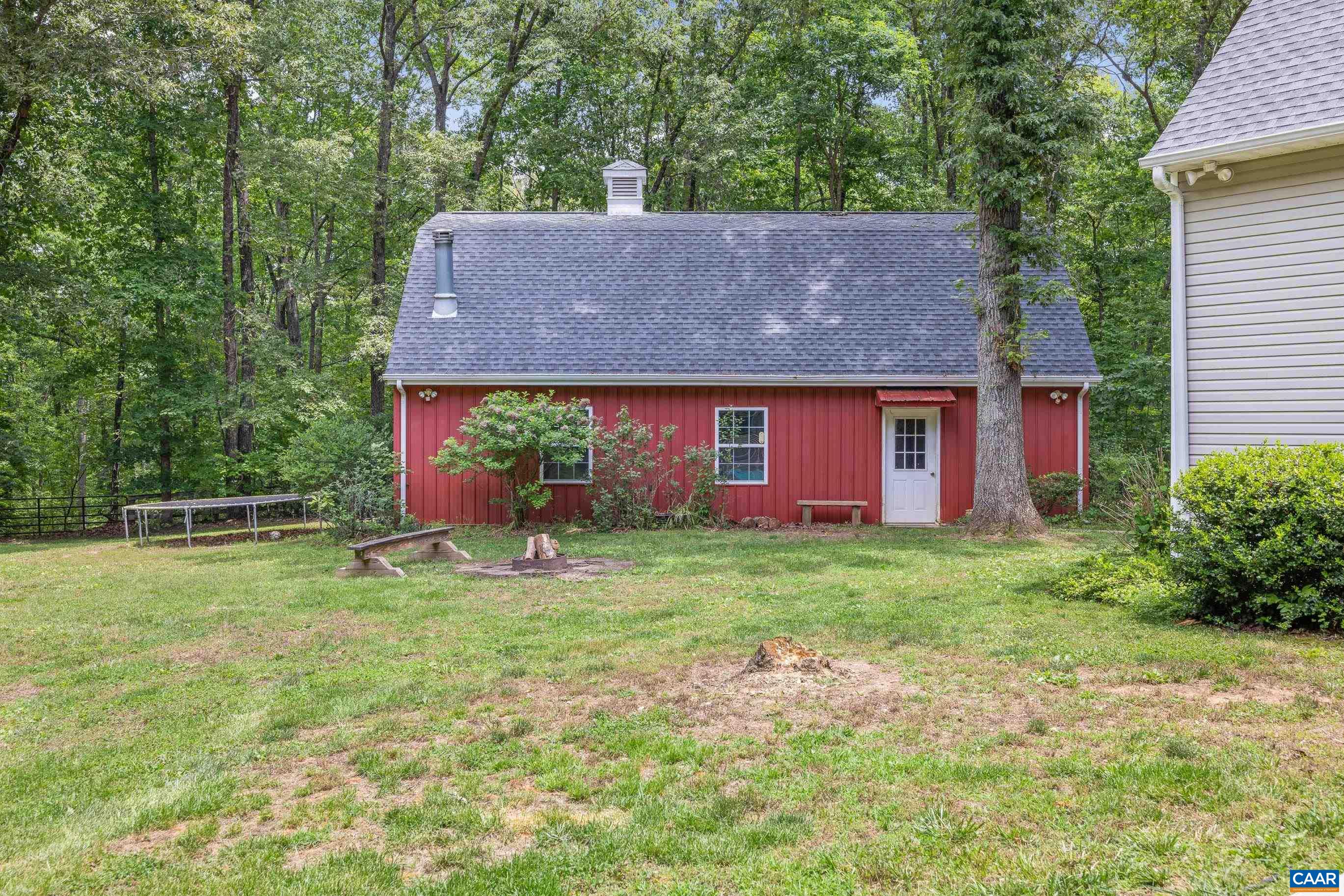 582 SPRING HILL DR
