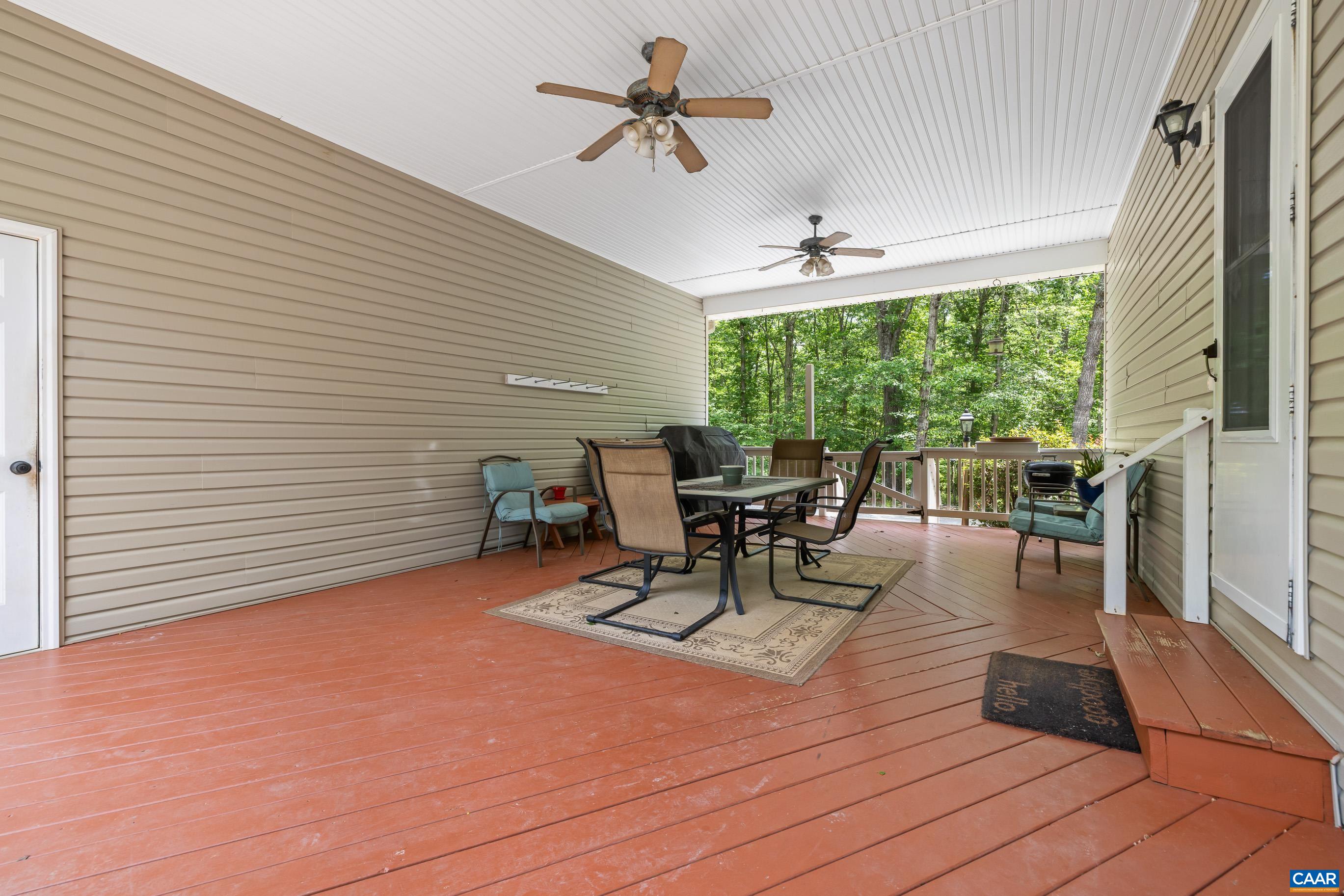 582 SPRING HILL DR