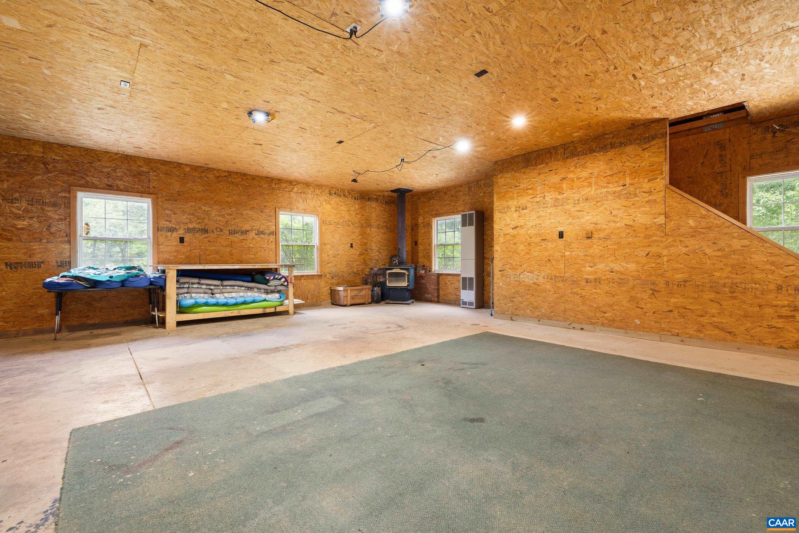582 SPRING HILL DR