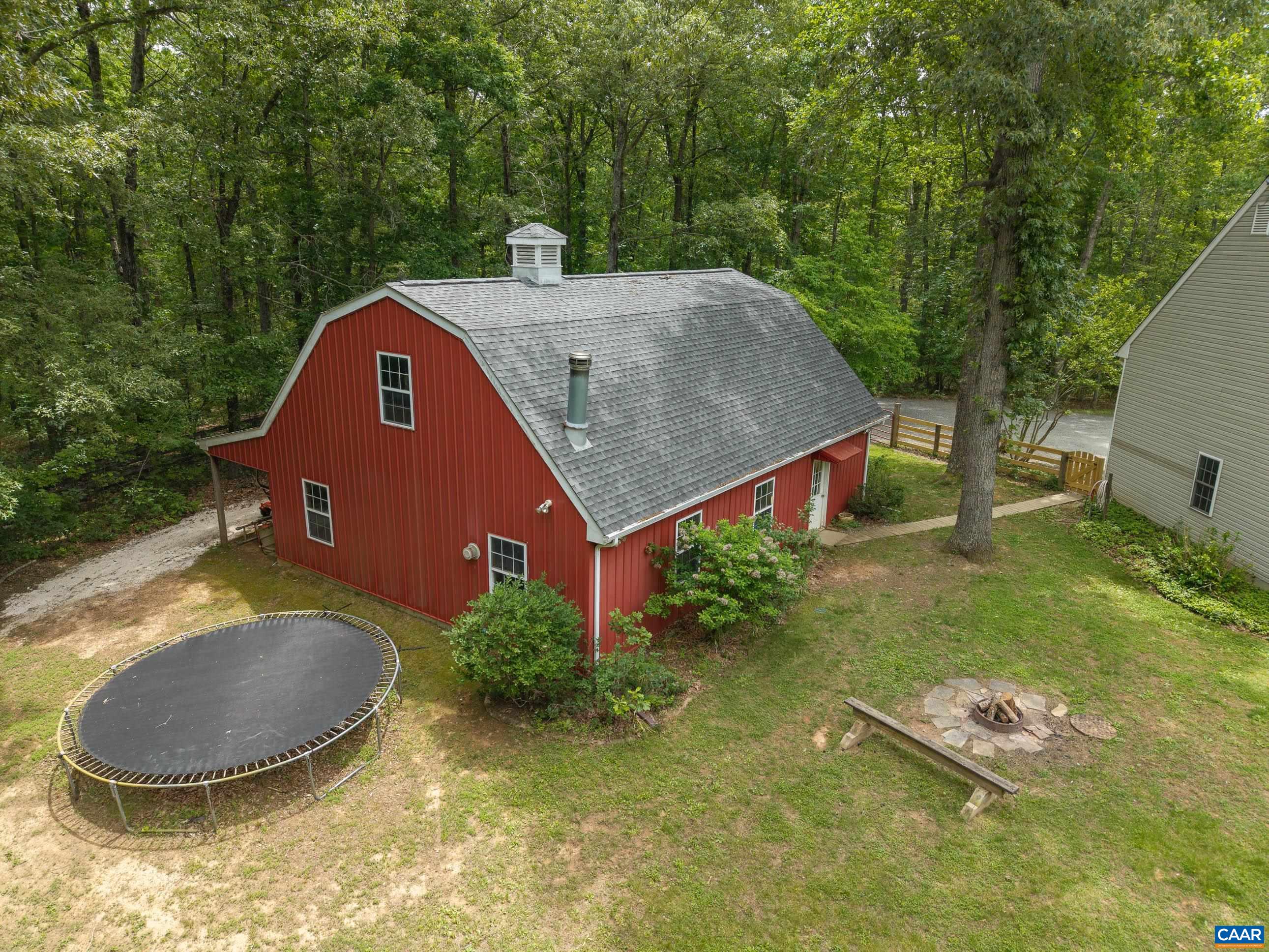 582 SPRING HILL DR