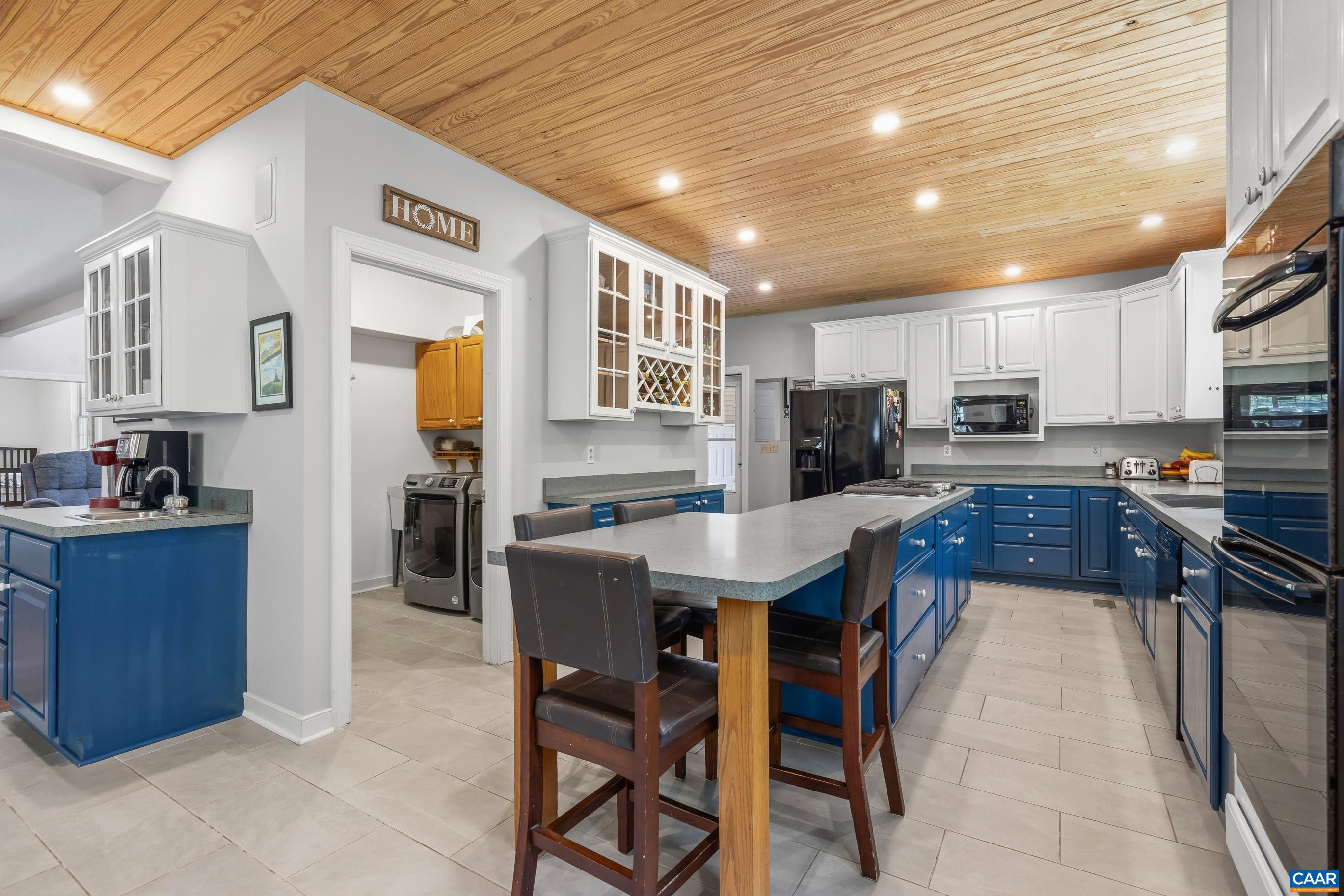 582 SPRING HILL DR