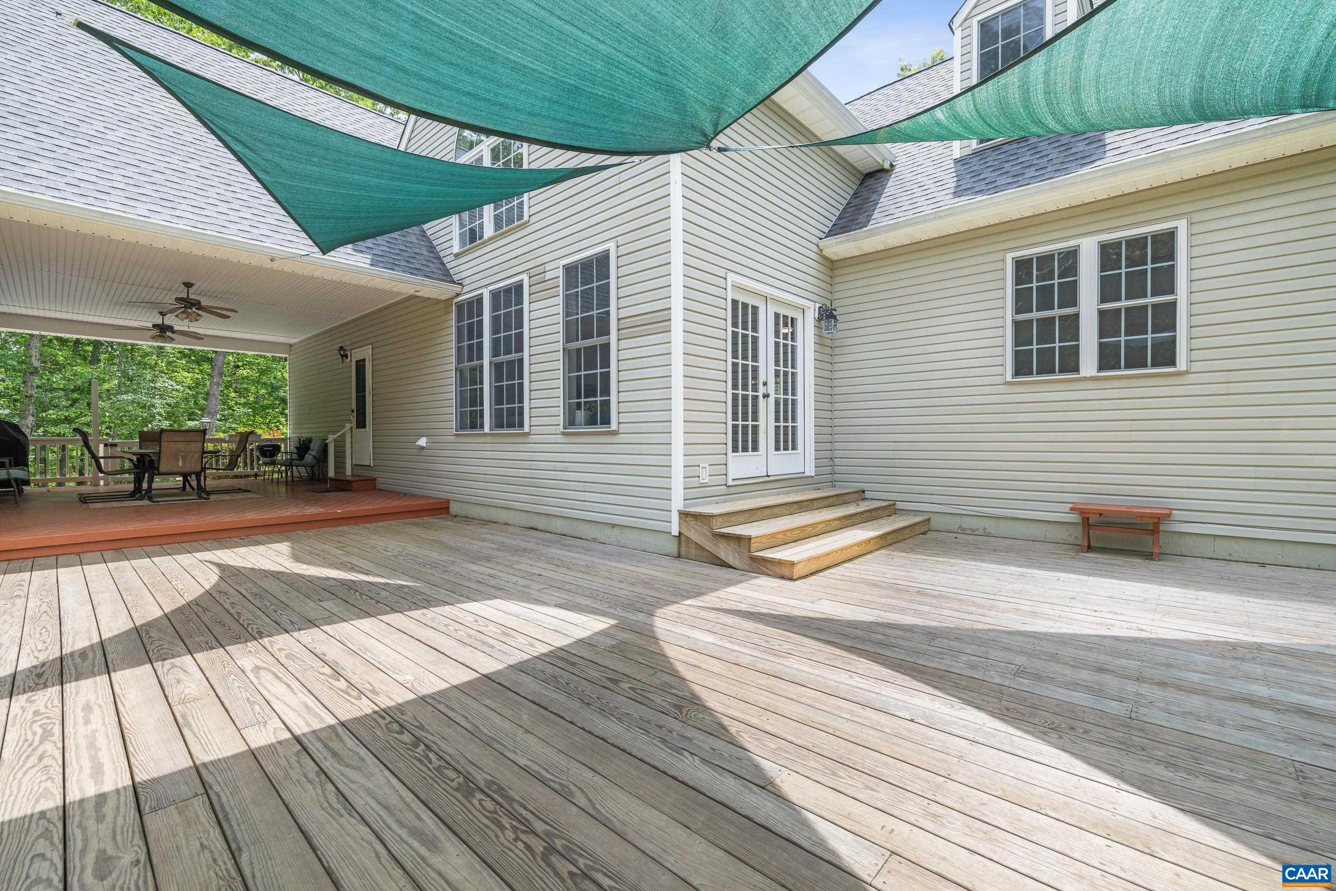 582 SPRING HILL DR