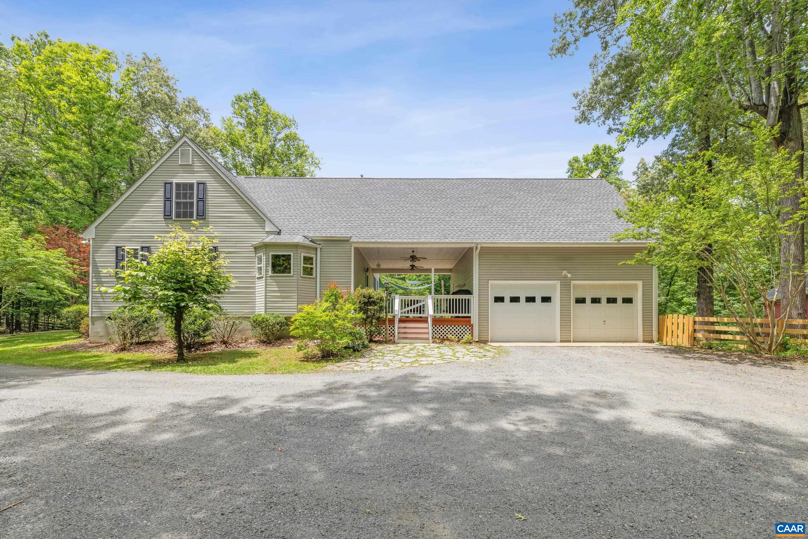 582 SPRING HILL DR