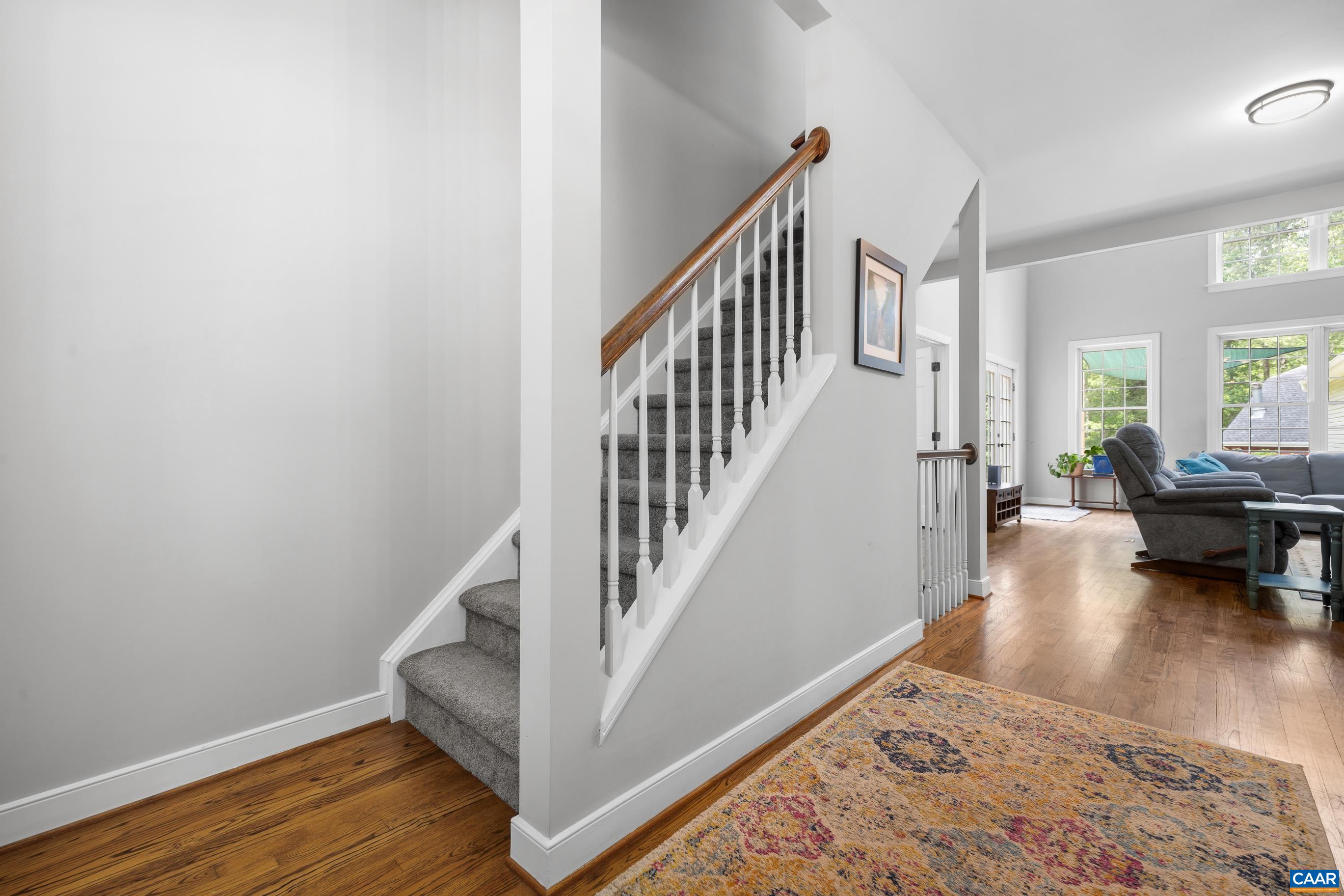 582 SPRING HILL DR