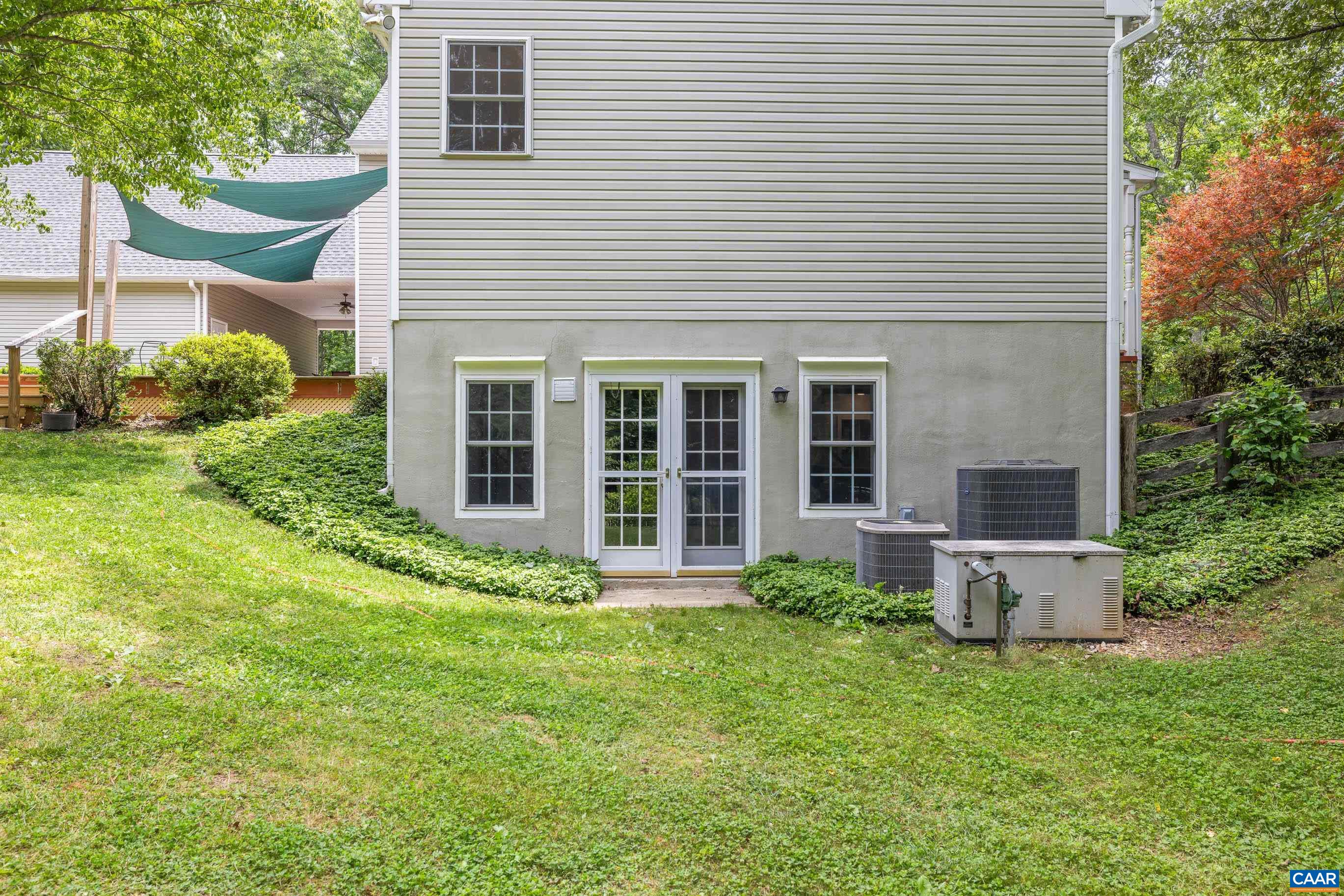 582 SPRING HILL DR