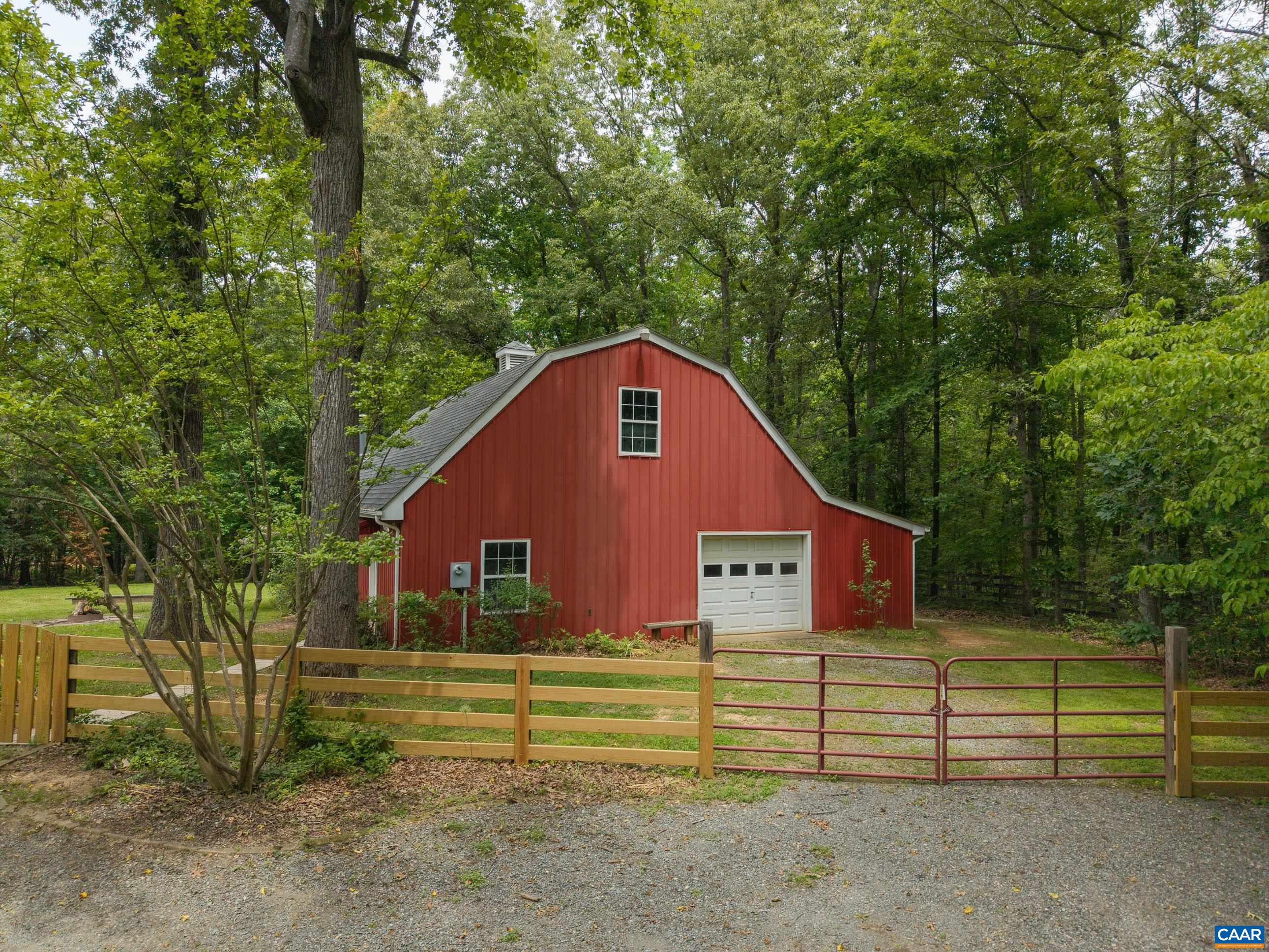 582 SPRING HILL DR