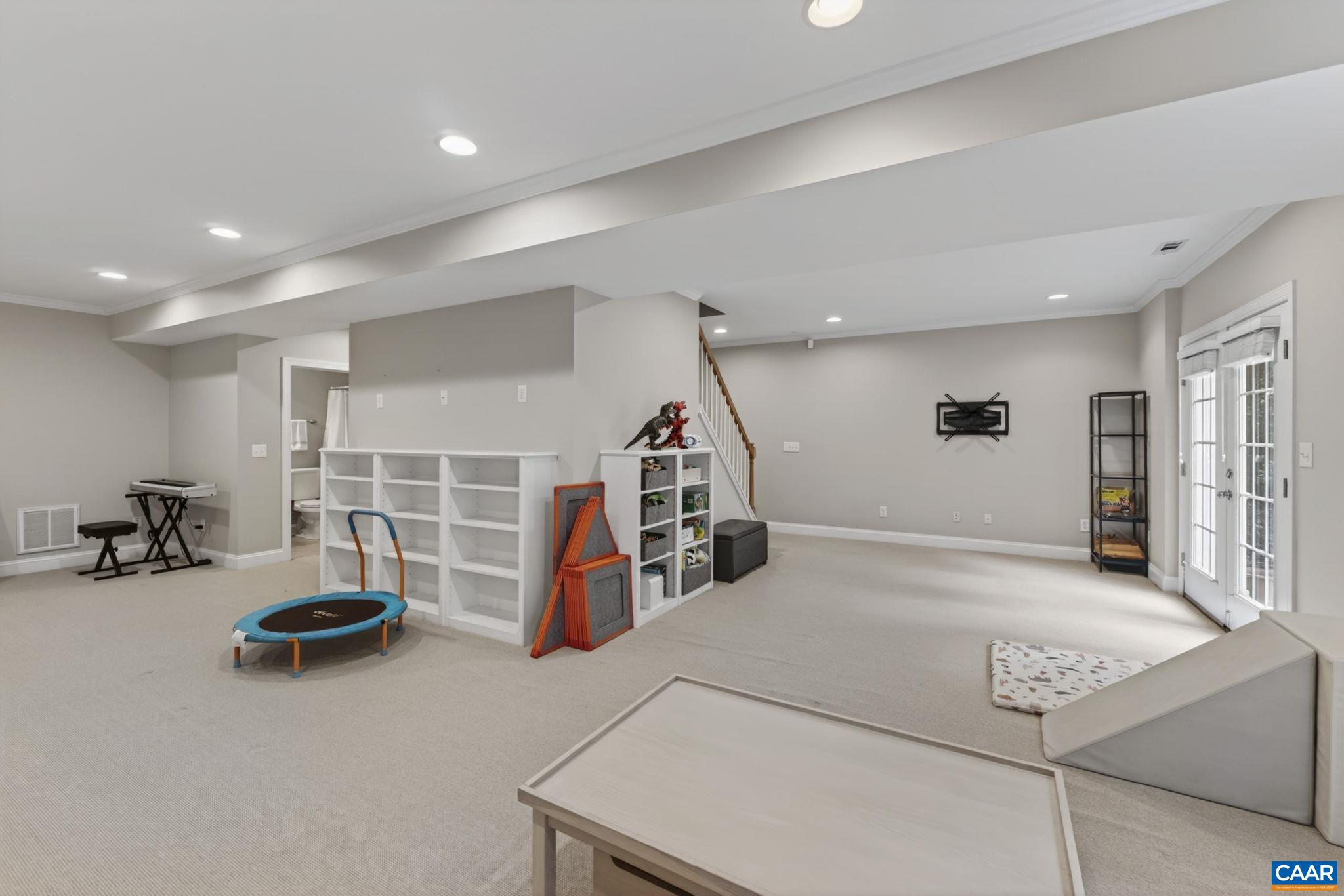 2015 BROWNSTONE LN