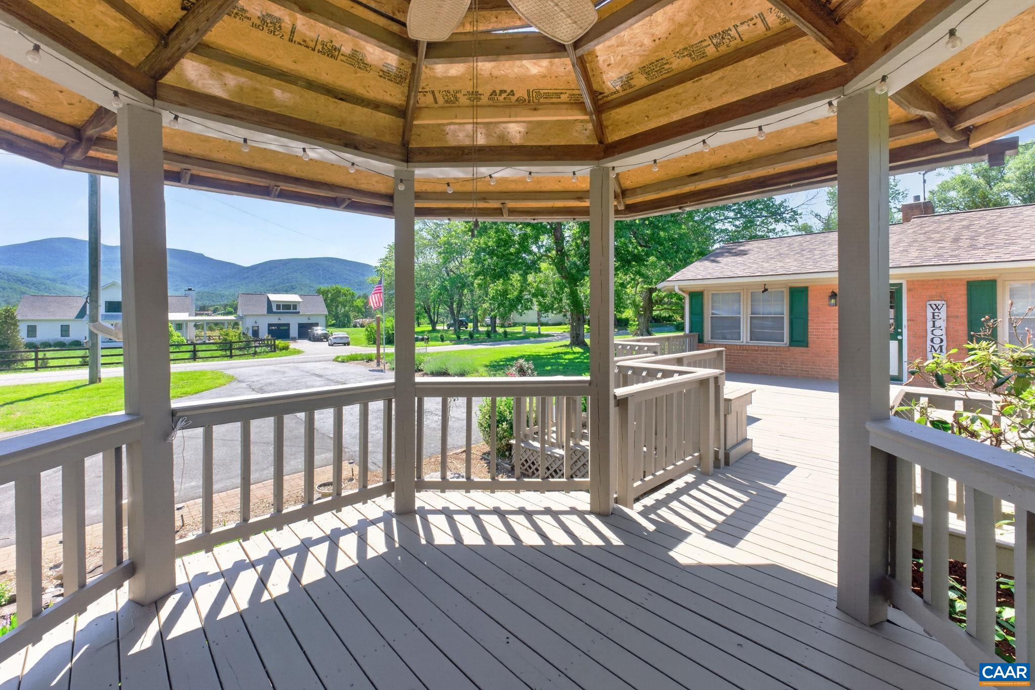 18 WINDY ACRES CIR