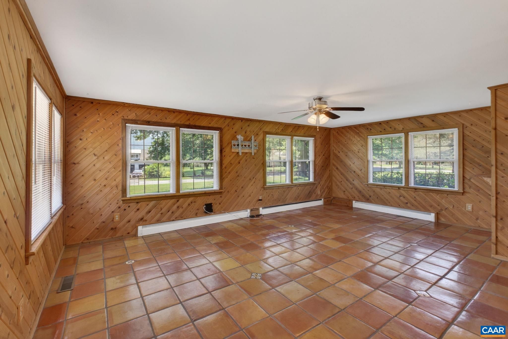 18 WINDY ACRES CIR