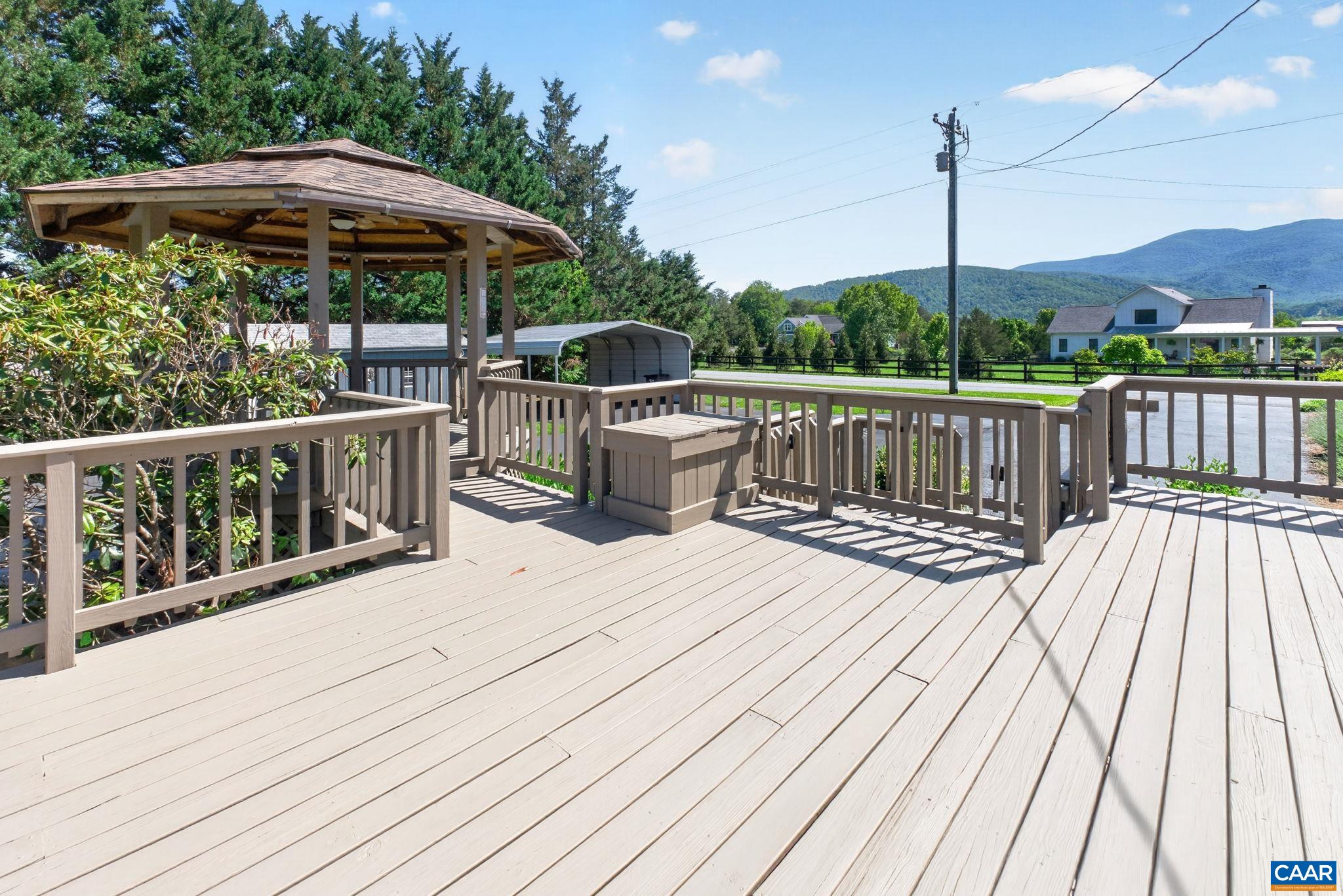 18 WINDY ACRES CIR