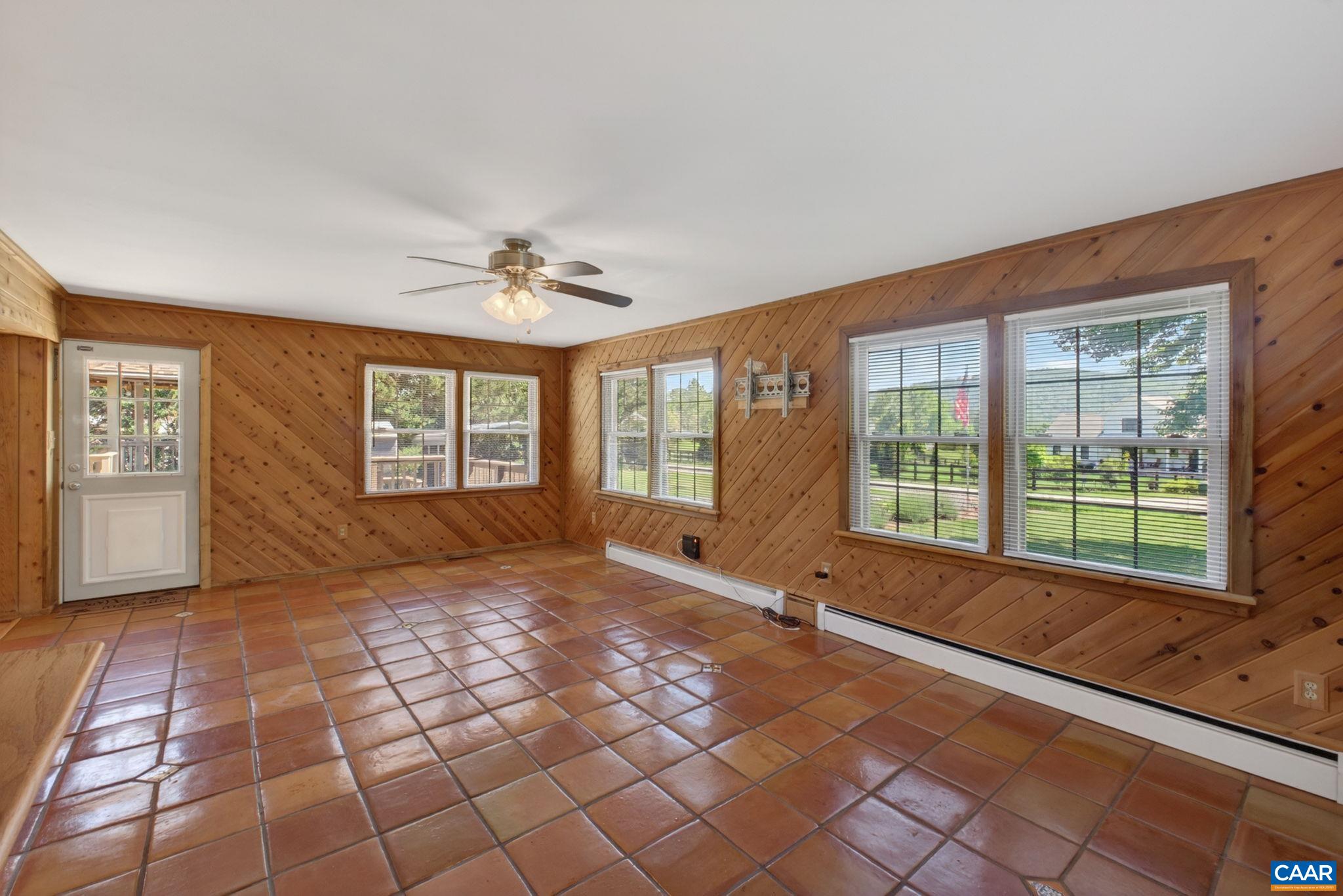 18 WINDY ACRES CIR