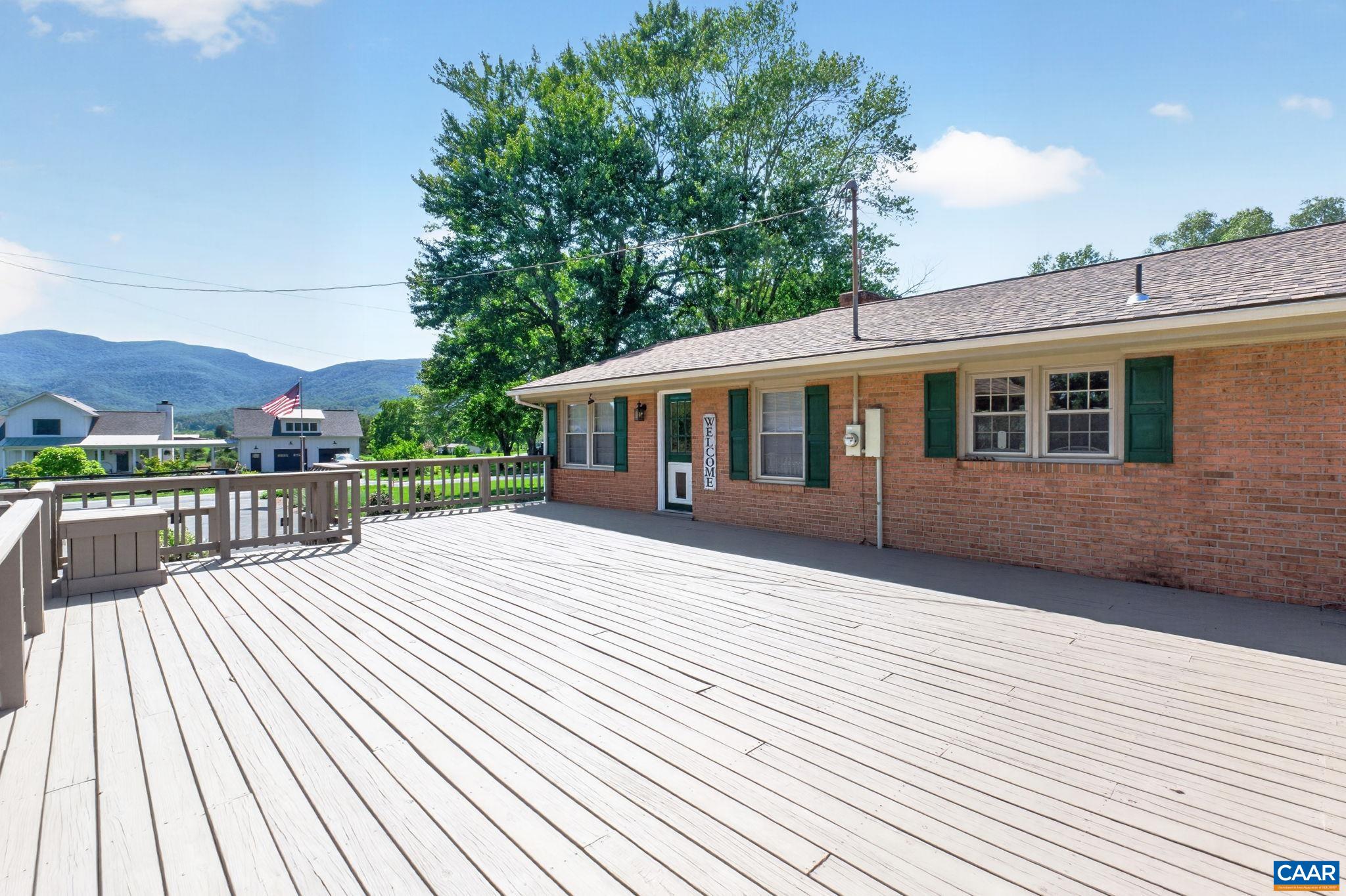 18 WINDY ACRES CIR