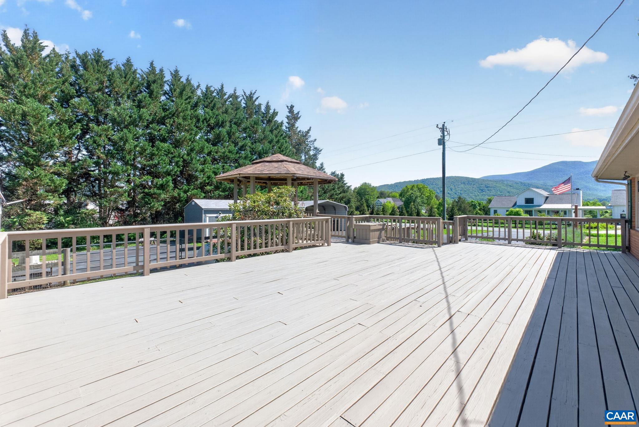 18 WINDY ACRES CIR