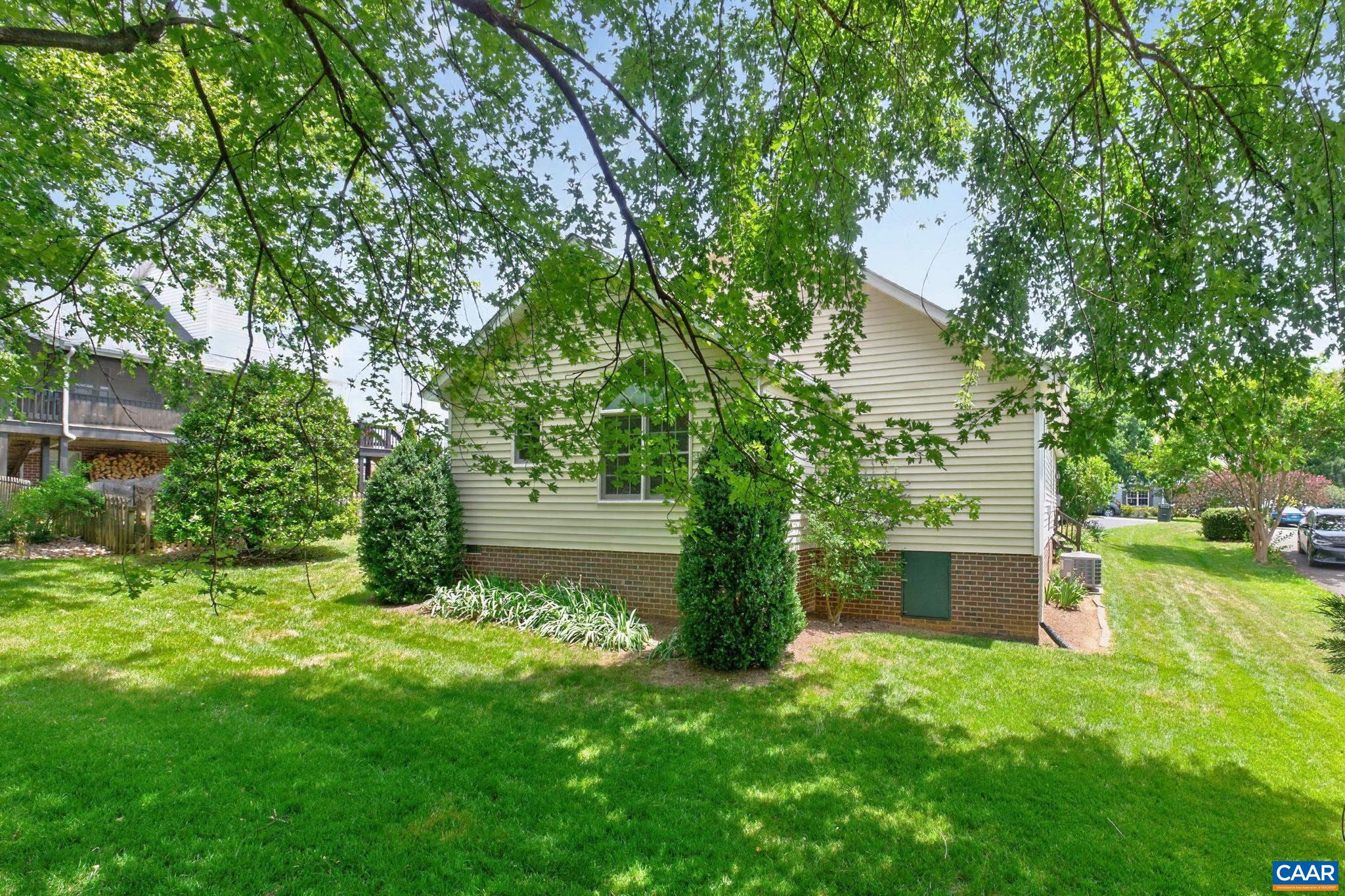 1064 WINTERGREEN LN