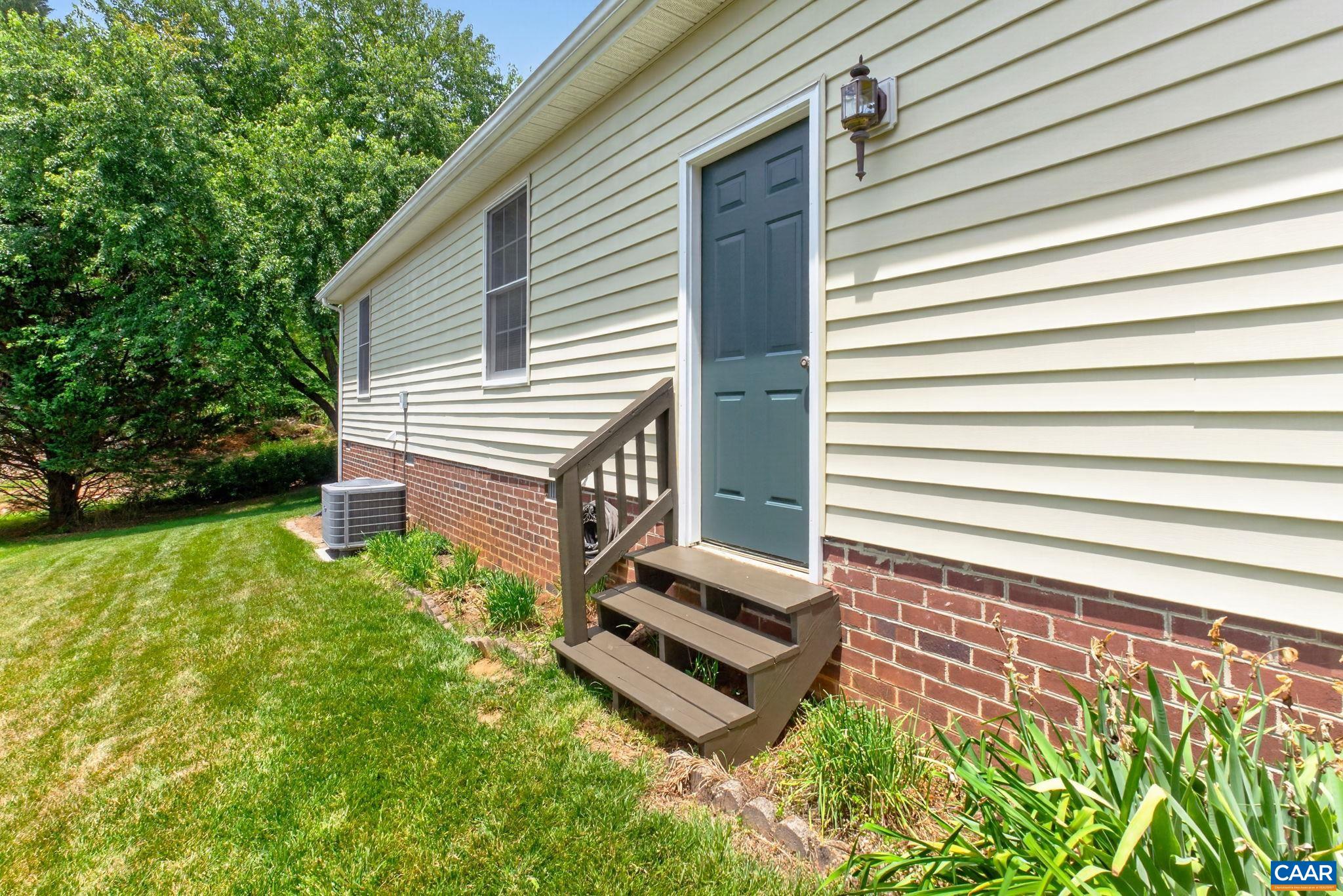 1064 WINTERGREEN LN