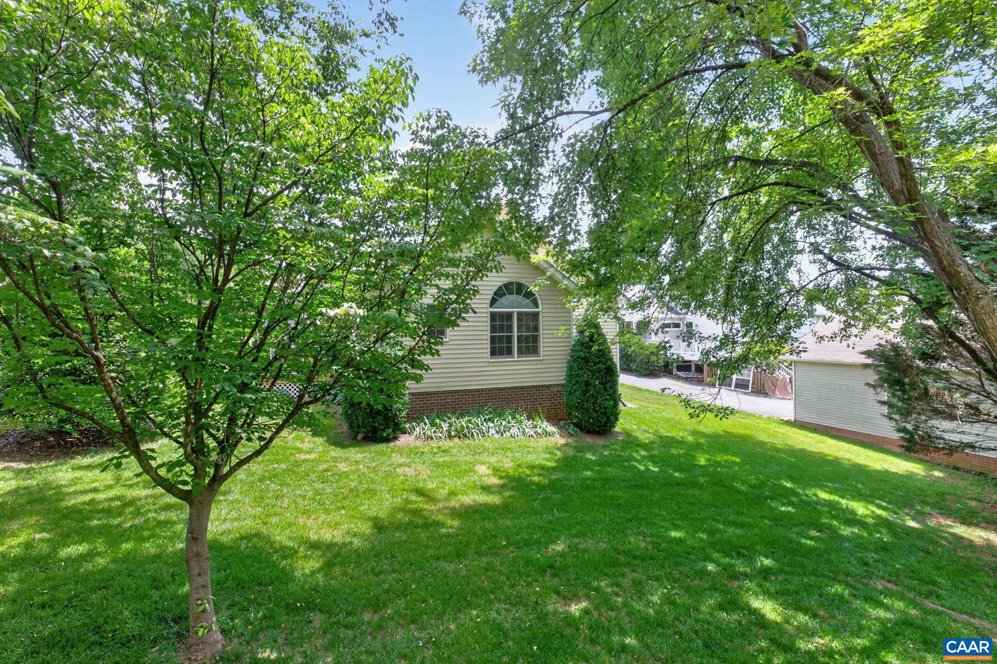 1064 WINTERGREEN LN