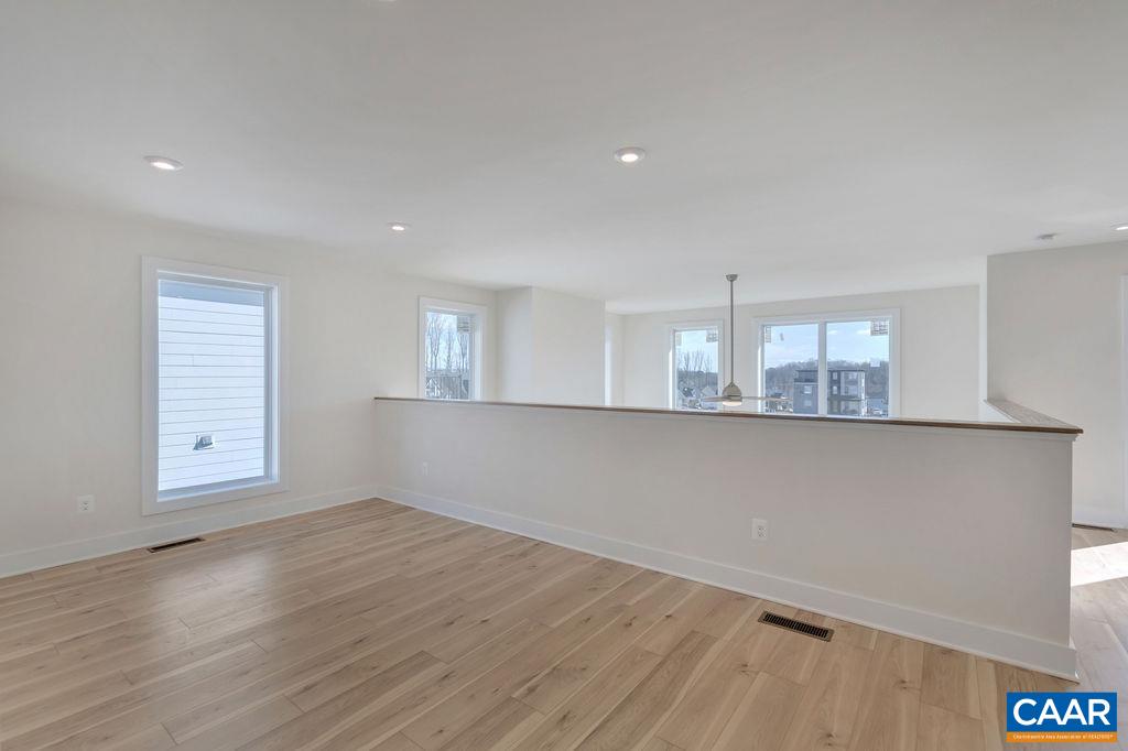 22F WARDELL CREST
