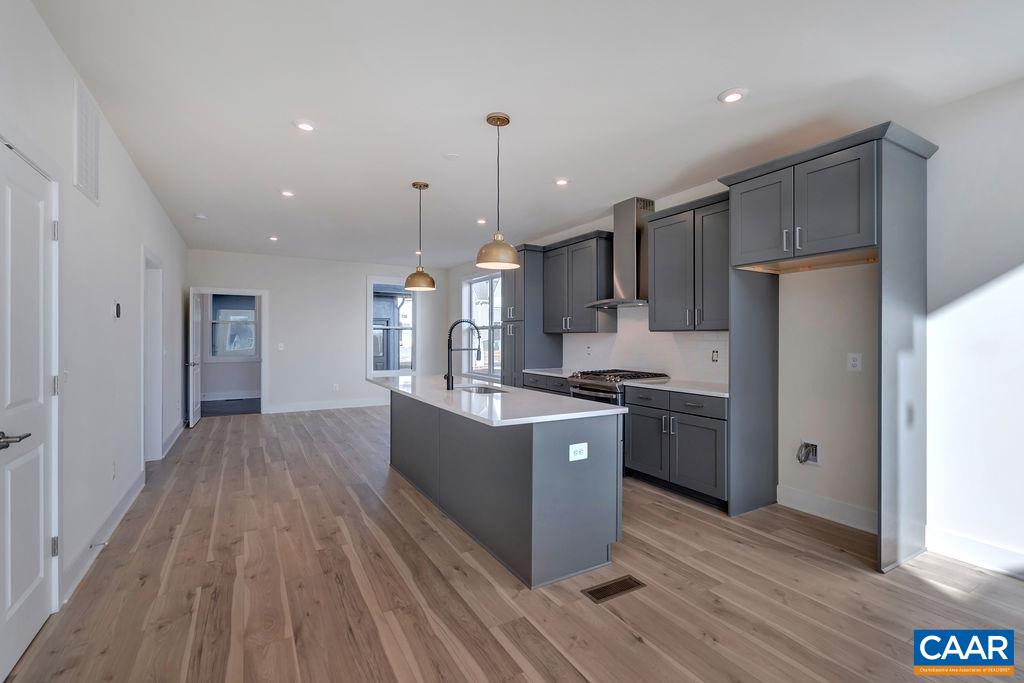 22F WARDELL CREST