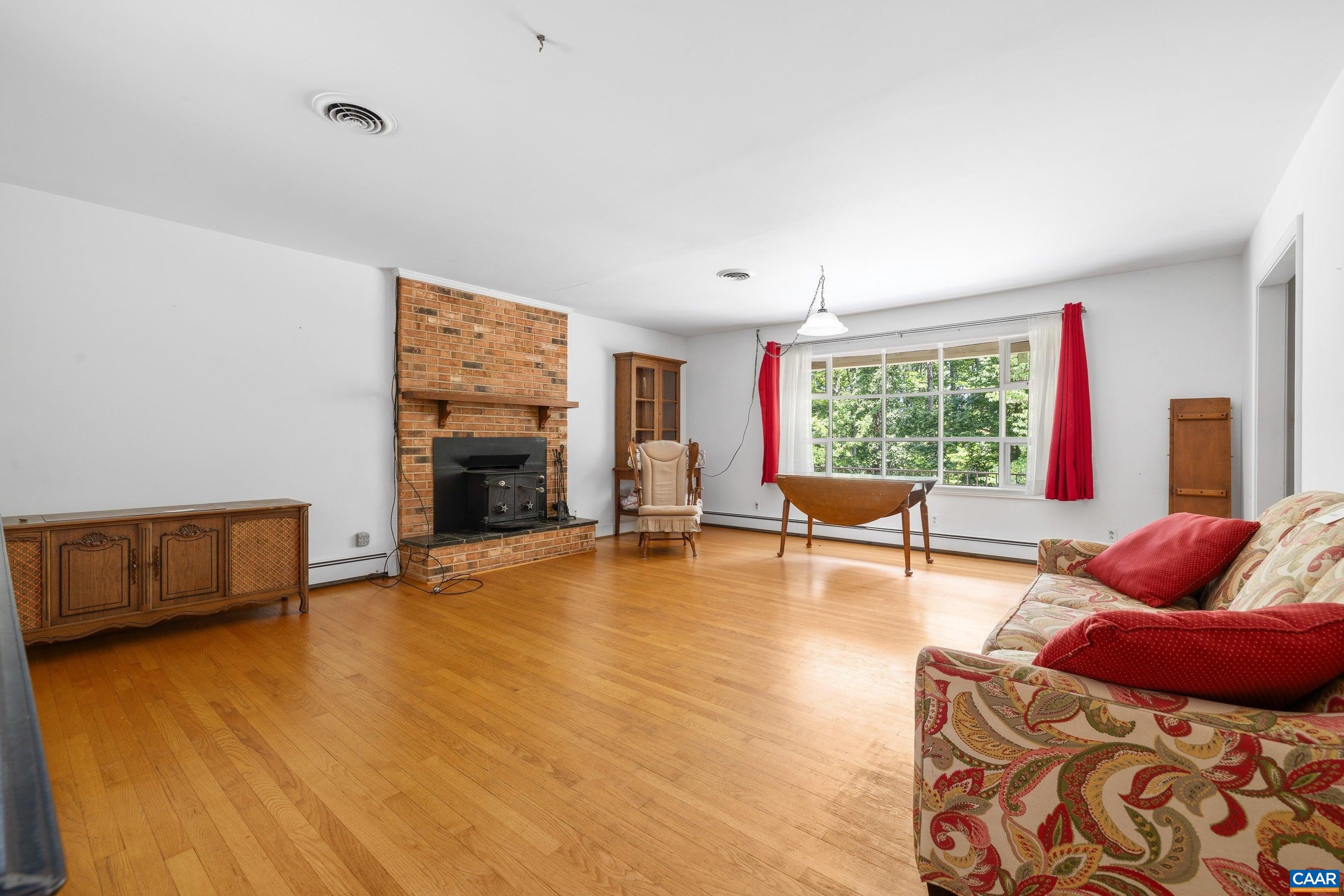 5662 LAUREL RIDGE RD
