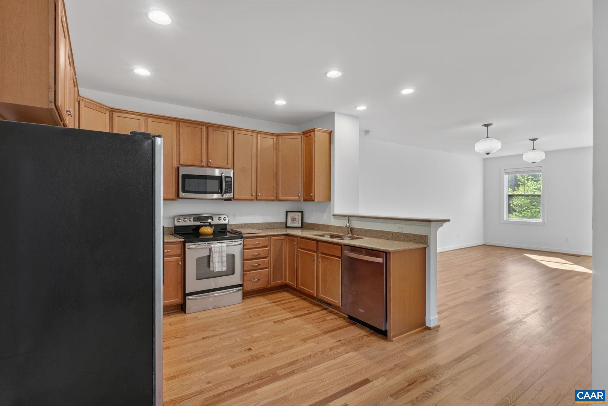 103 LONGWOOD DR Unit: B