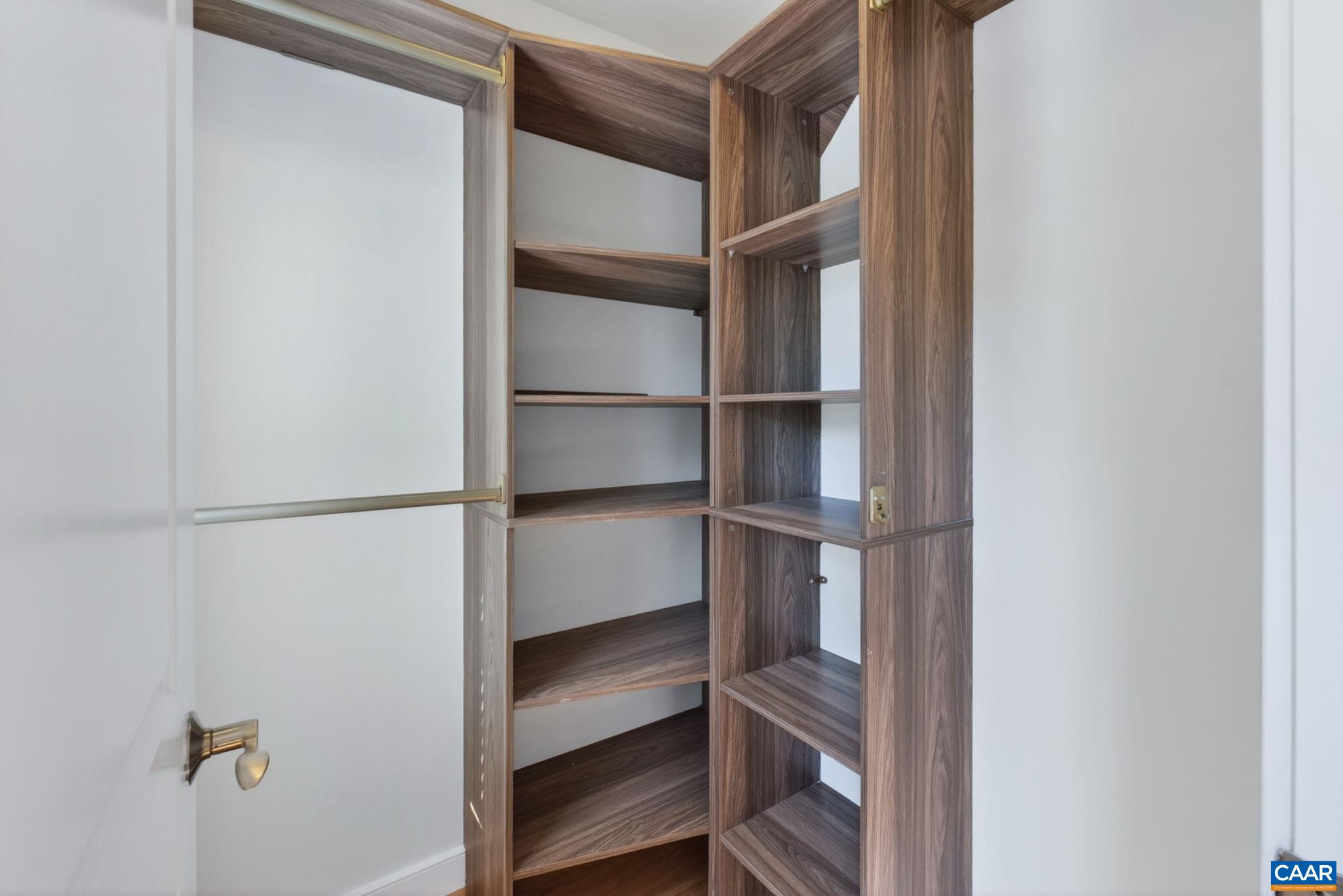 103 LONGWOOD DR Unit: B