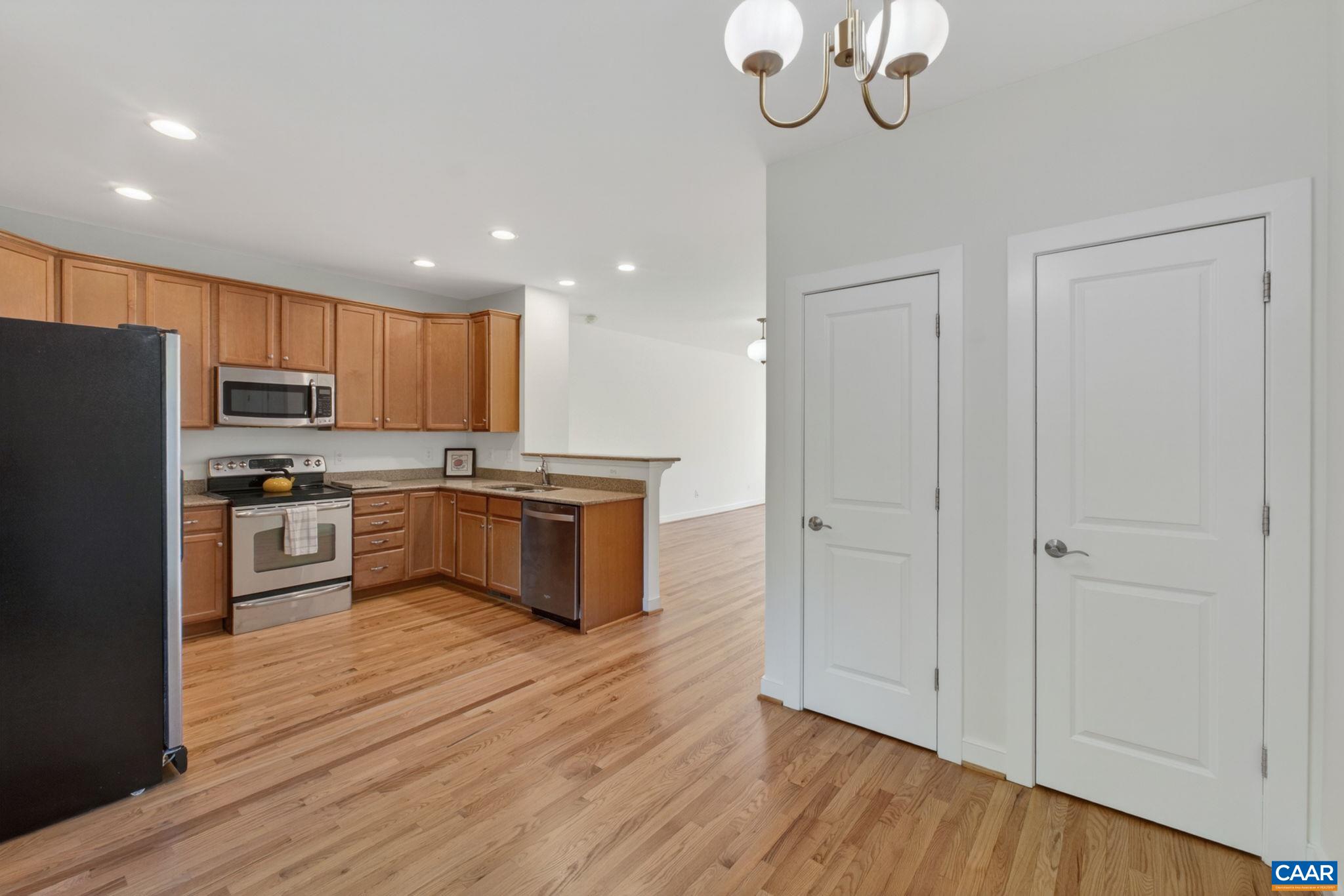 103 LONGWOOD DR Unit: B