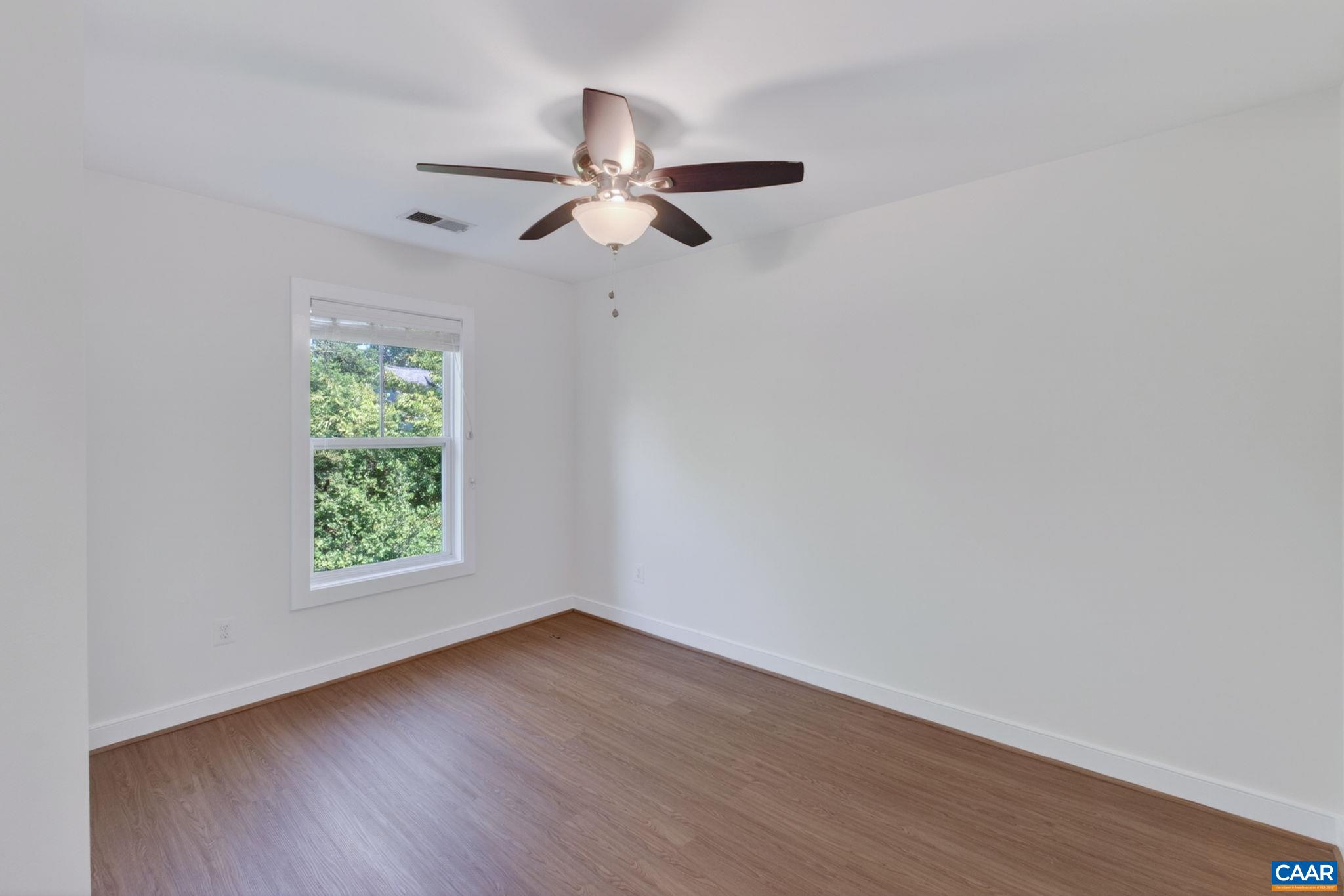 103 LONGWOOD DR Unit: B