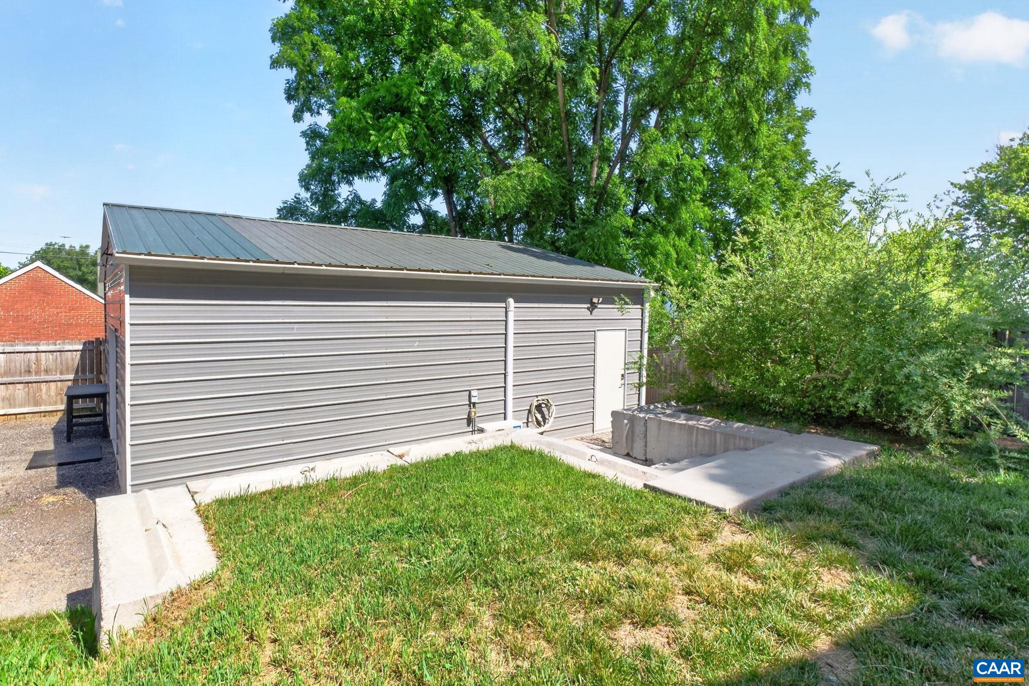 433 N WINCHESTER AVE