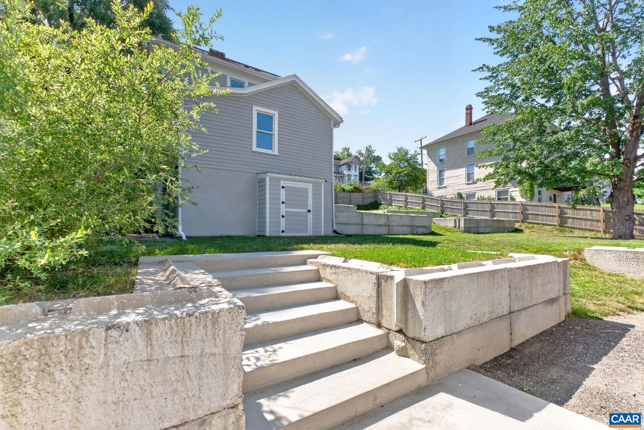 433 N WINCHESTER AVE