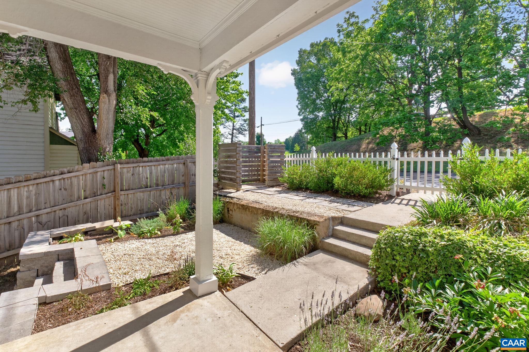 433 N WINCHESTER AVE