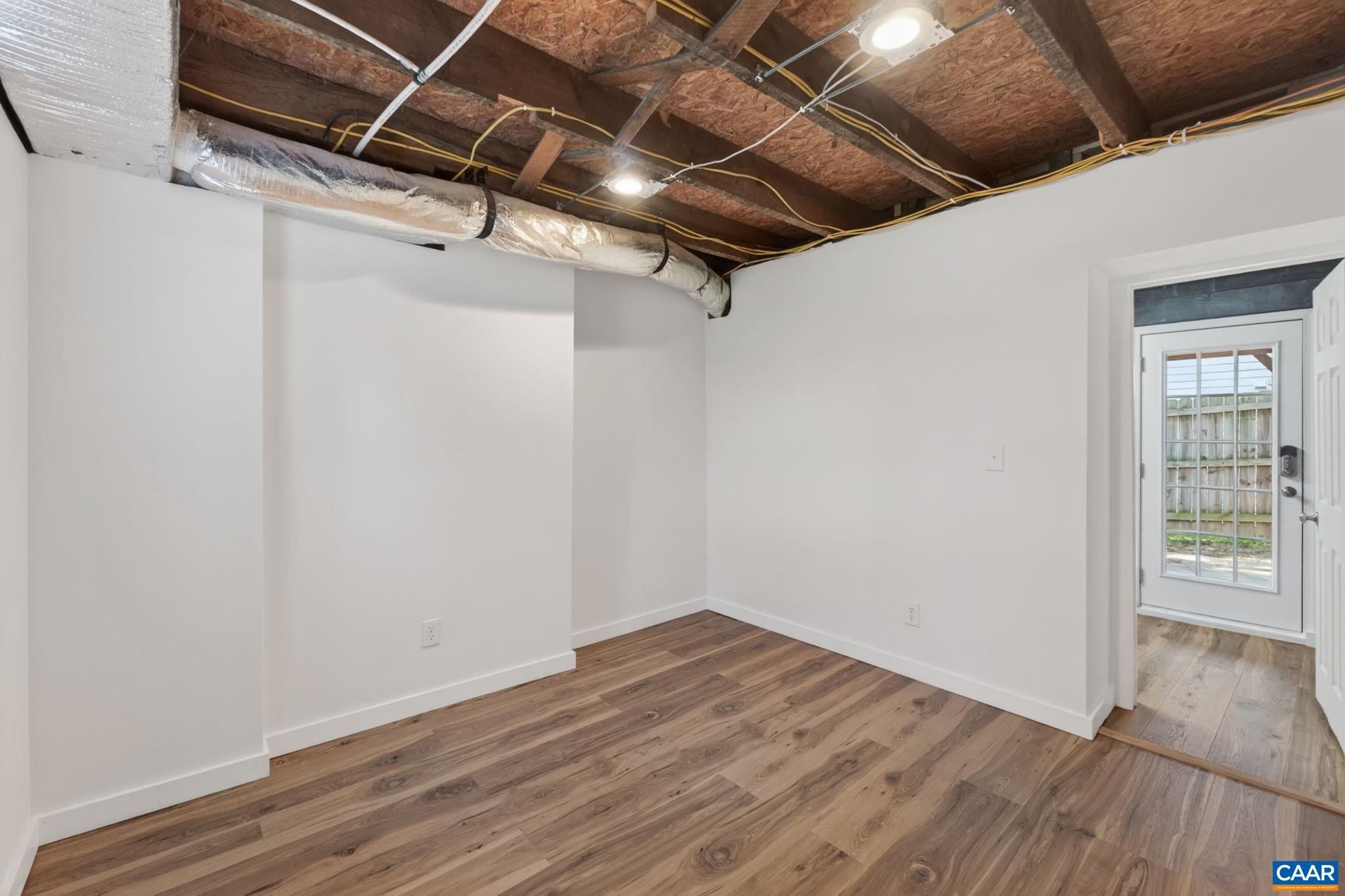 433 N WINCHESTER AVE