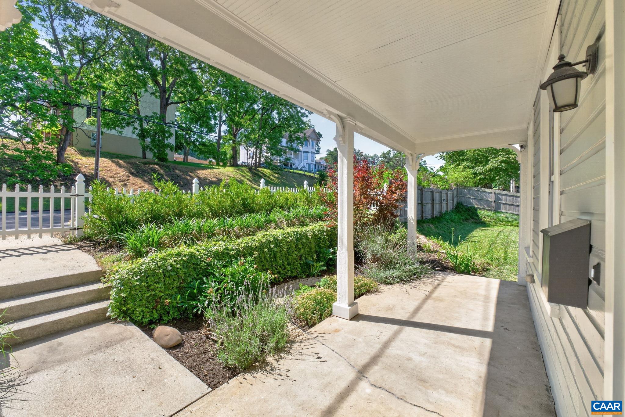 433 N WINCHESTER AVE