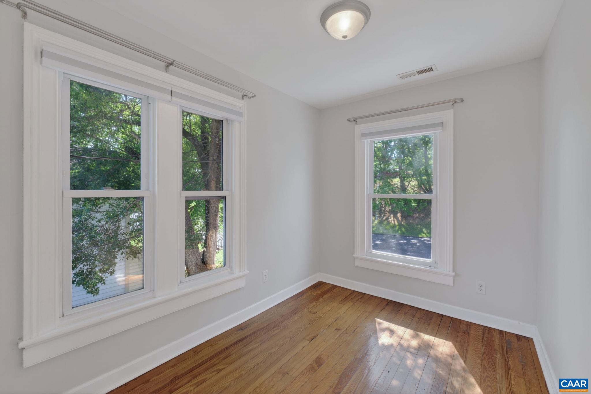 433 N WINCHESTER AVE
