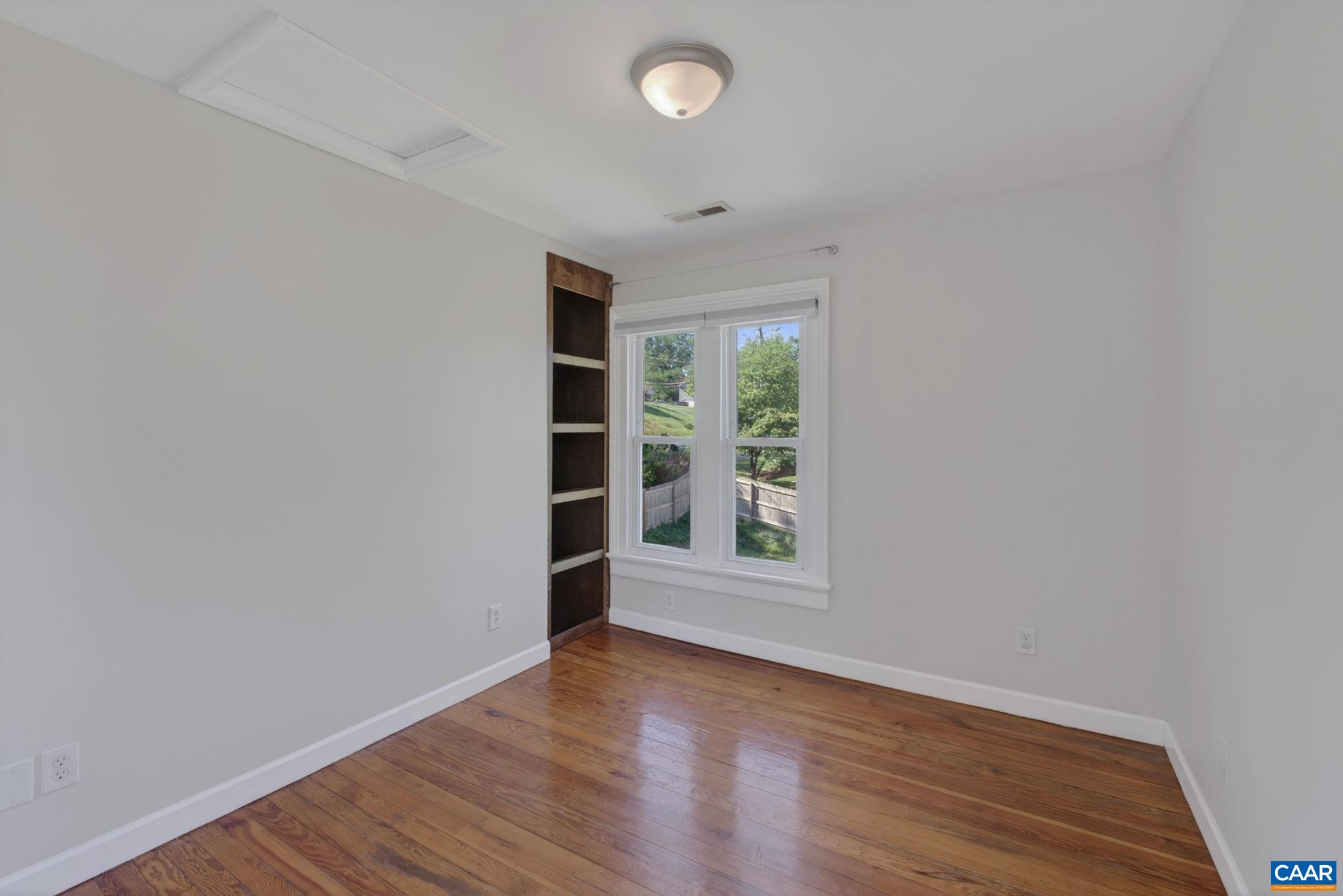 433 N WINCHESTER AVE