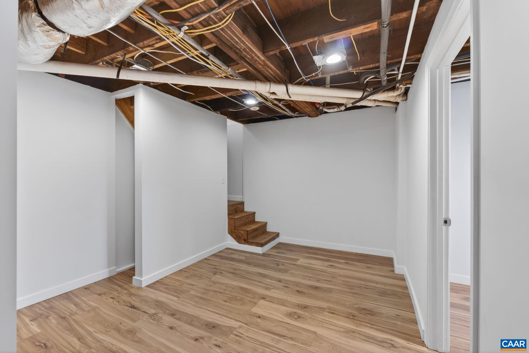 433 N WINCHESTER AVE