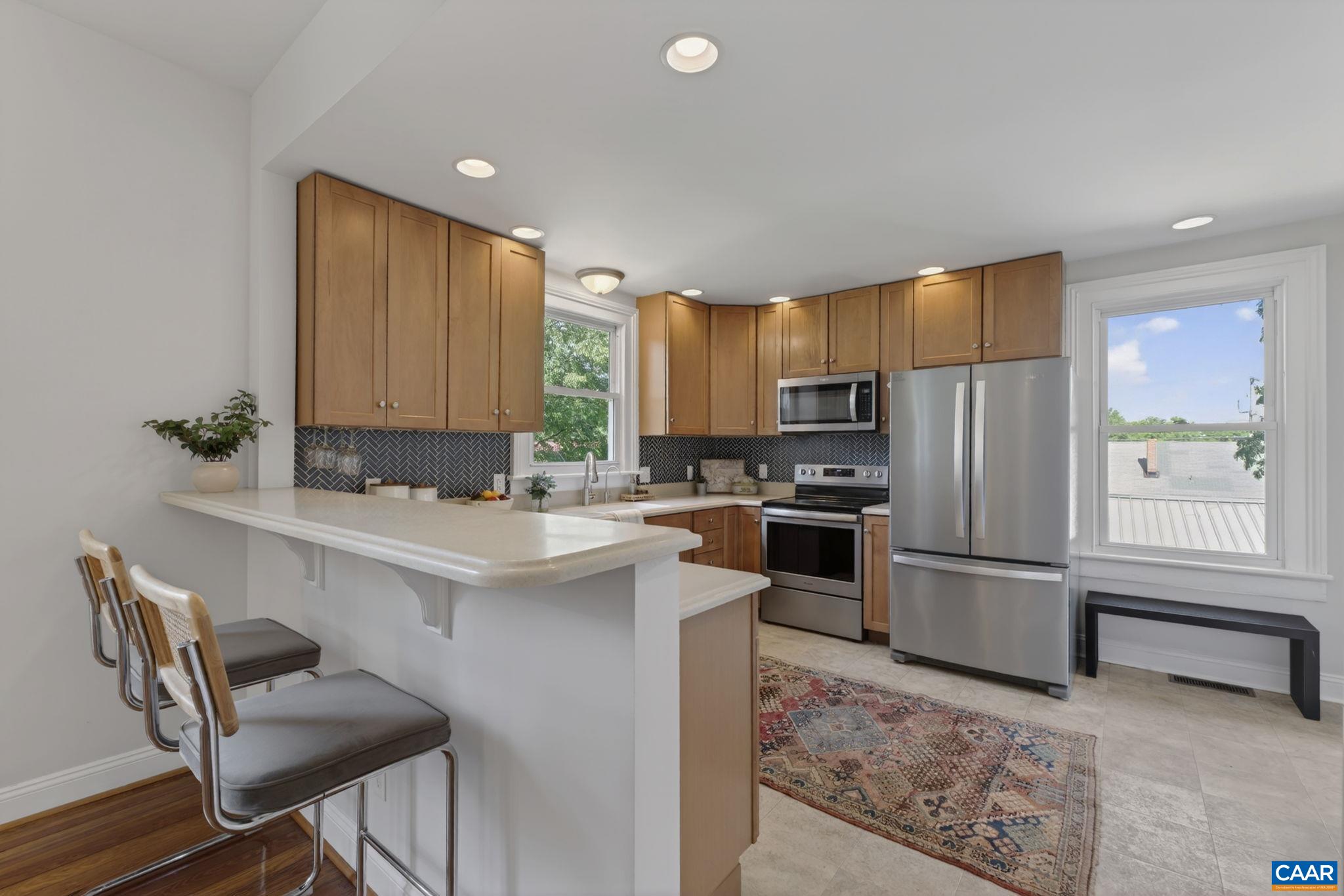 433 N WINCHESTER AVE