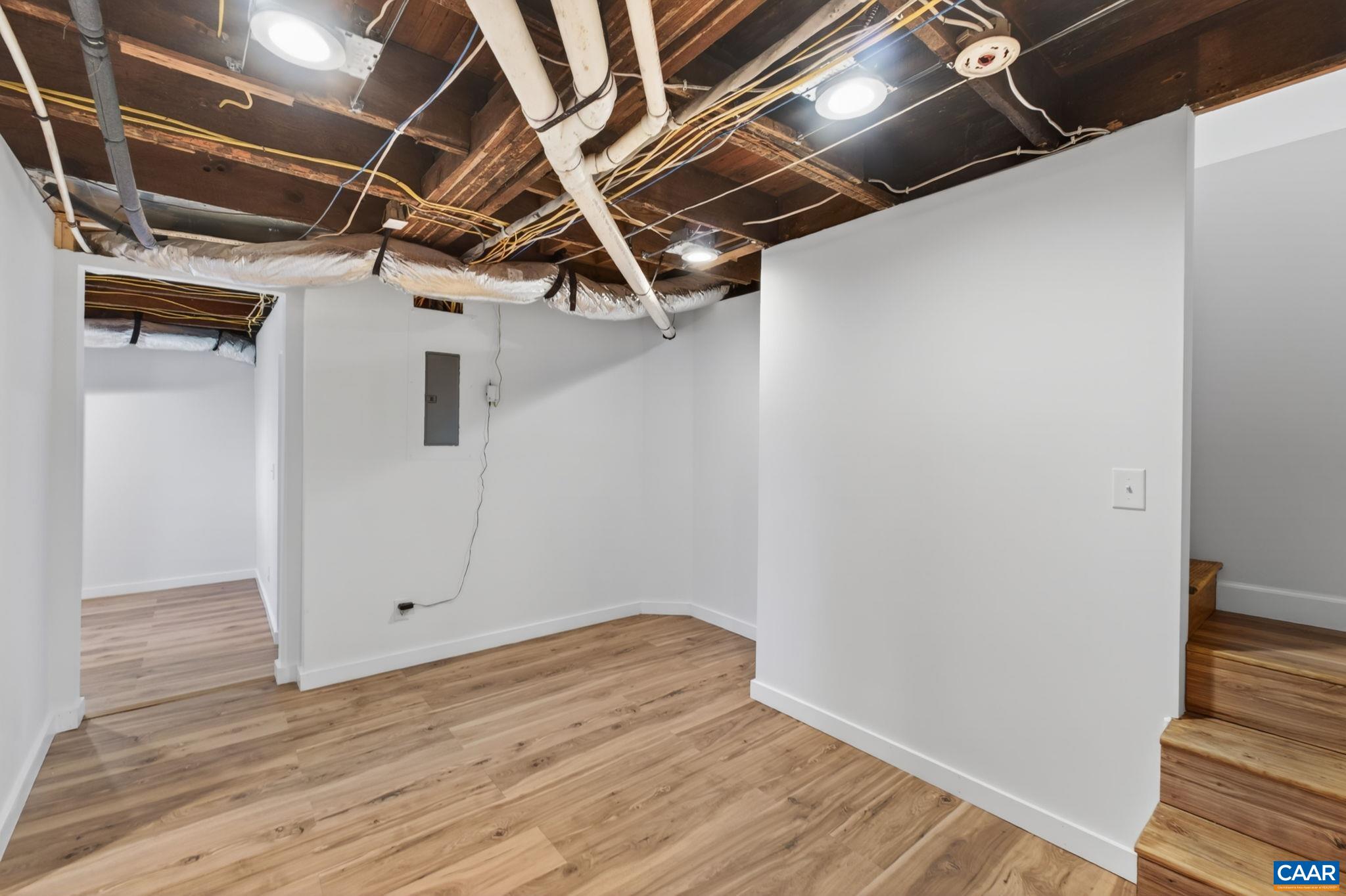 433 N WINCHESTER AVE