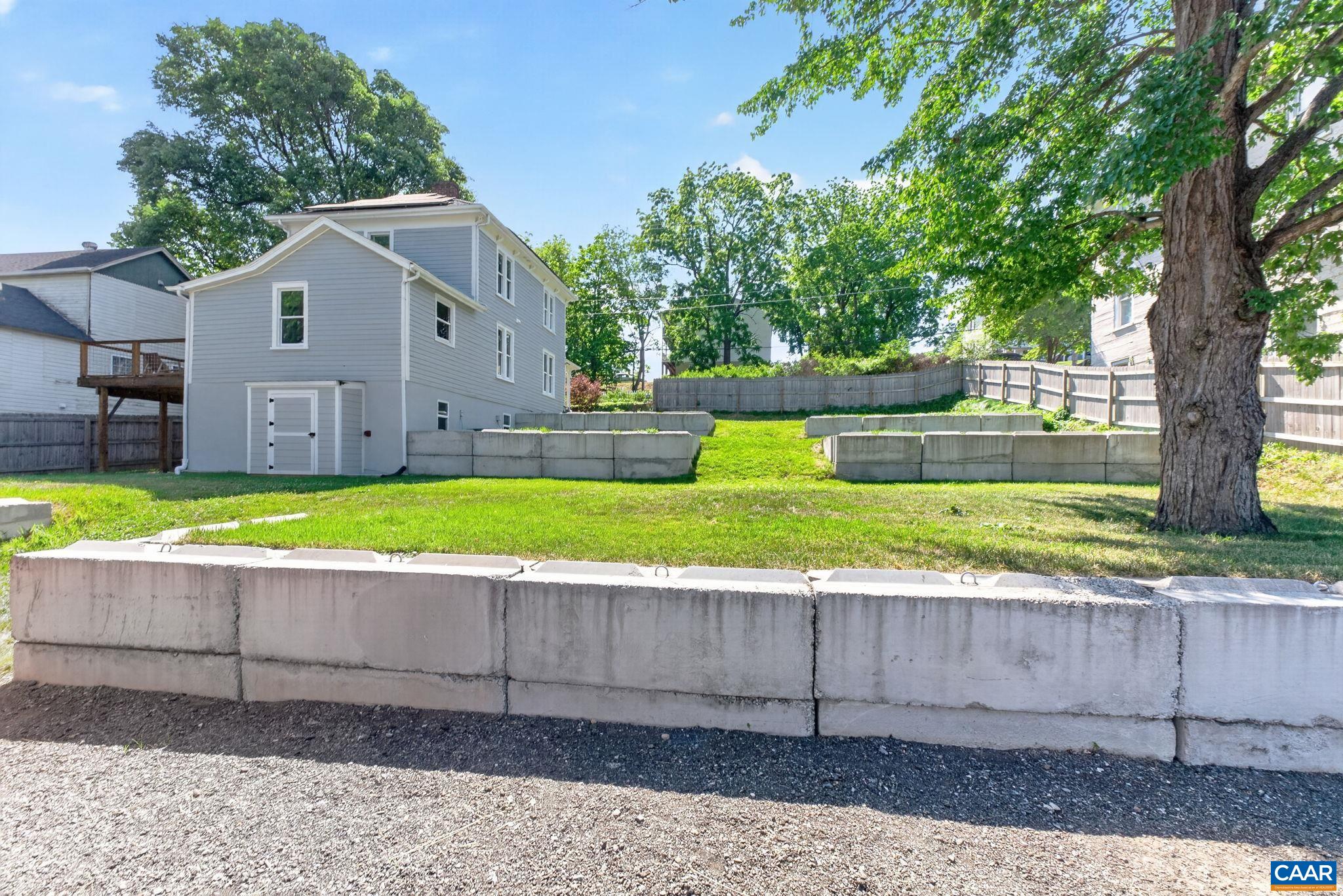 433 N WINCHESTER AVE