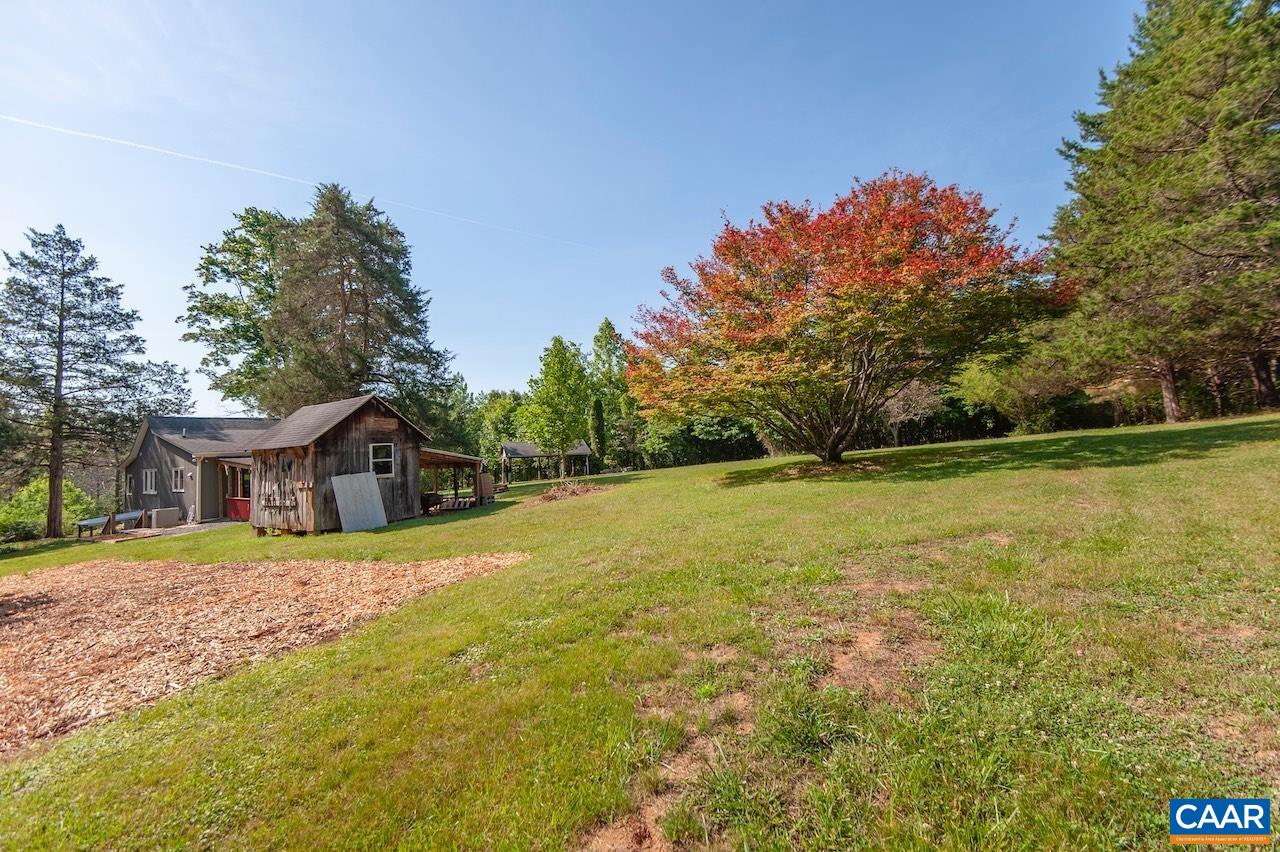 1015 ROCK SPRING RD