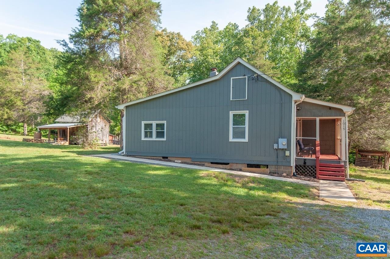1015 ROCK SPRING RD