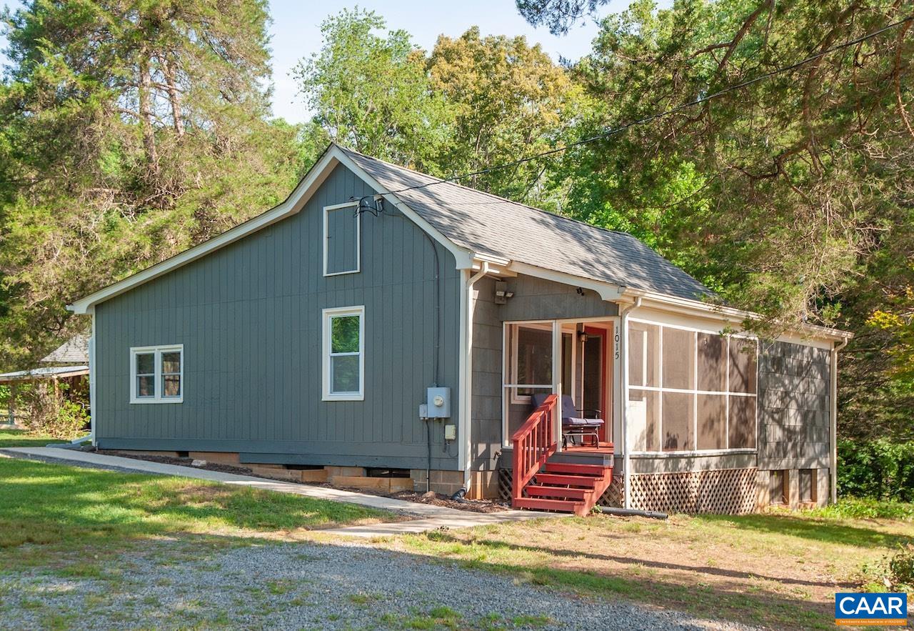 1015 ROCK SPRING RD