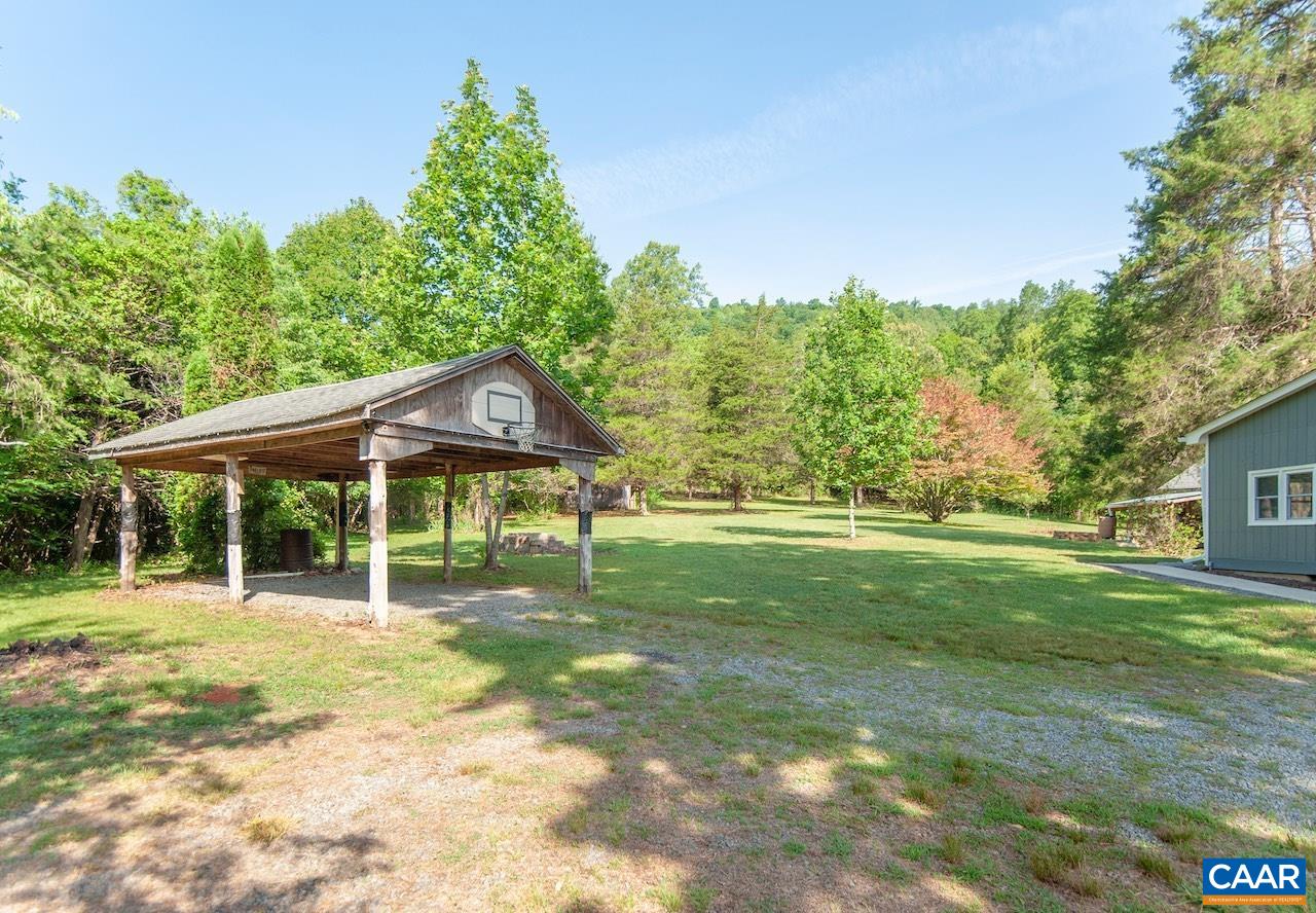 1015 ROCK SPRING RD